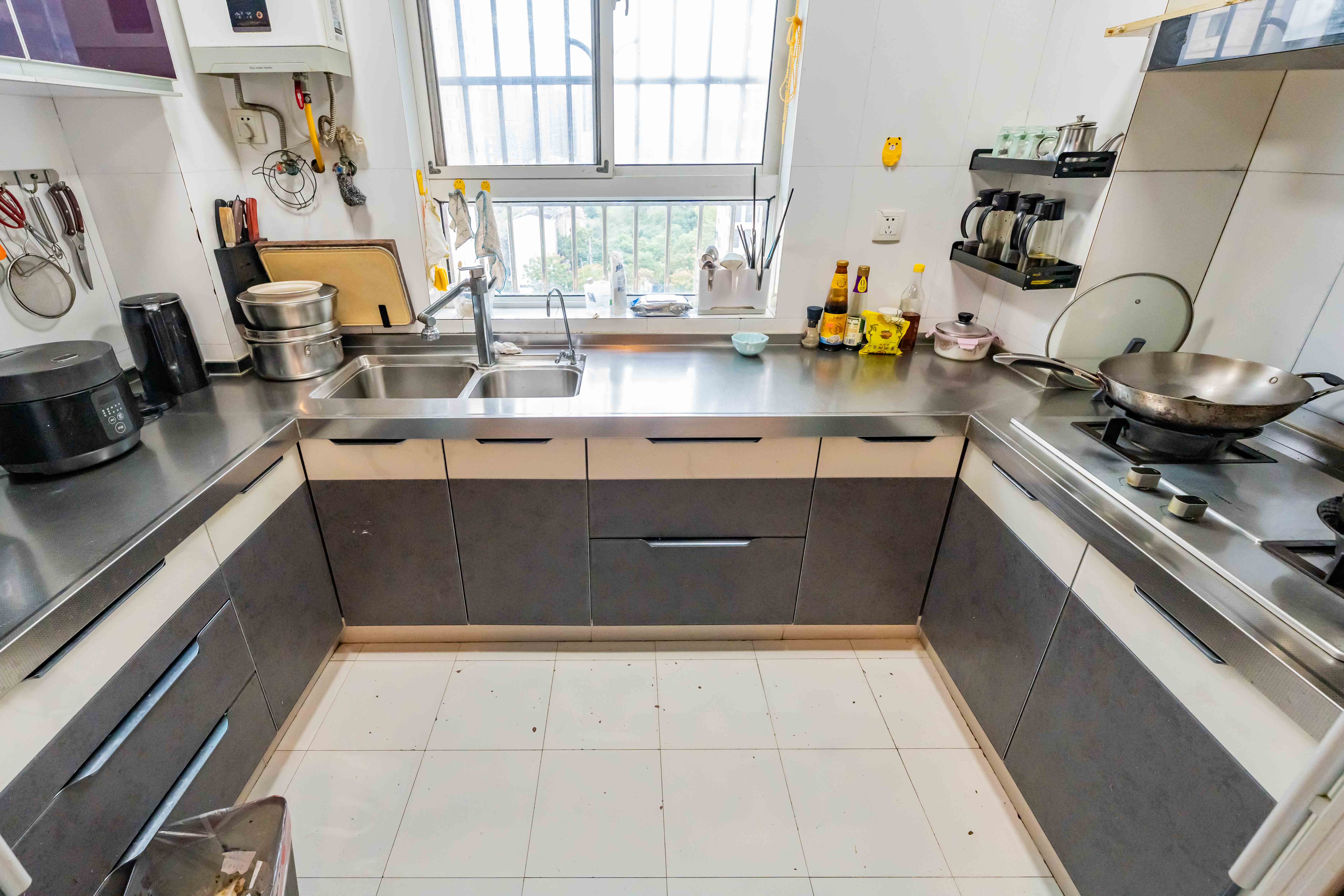 四季美景三期(四季美景水木轩)  3室2厅2卫    82.0万 四季美景三期(四季美景水木轩)  3室2厅2卫    82.0万厨房