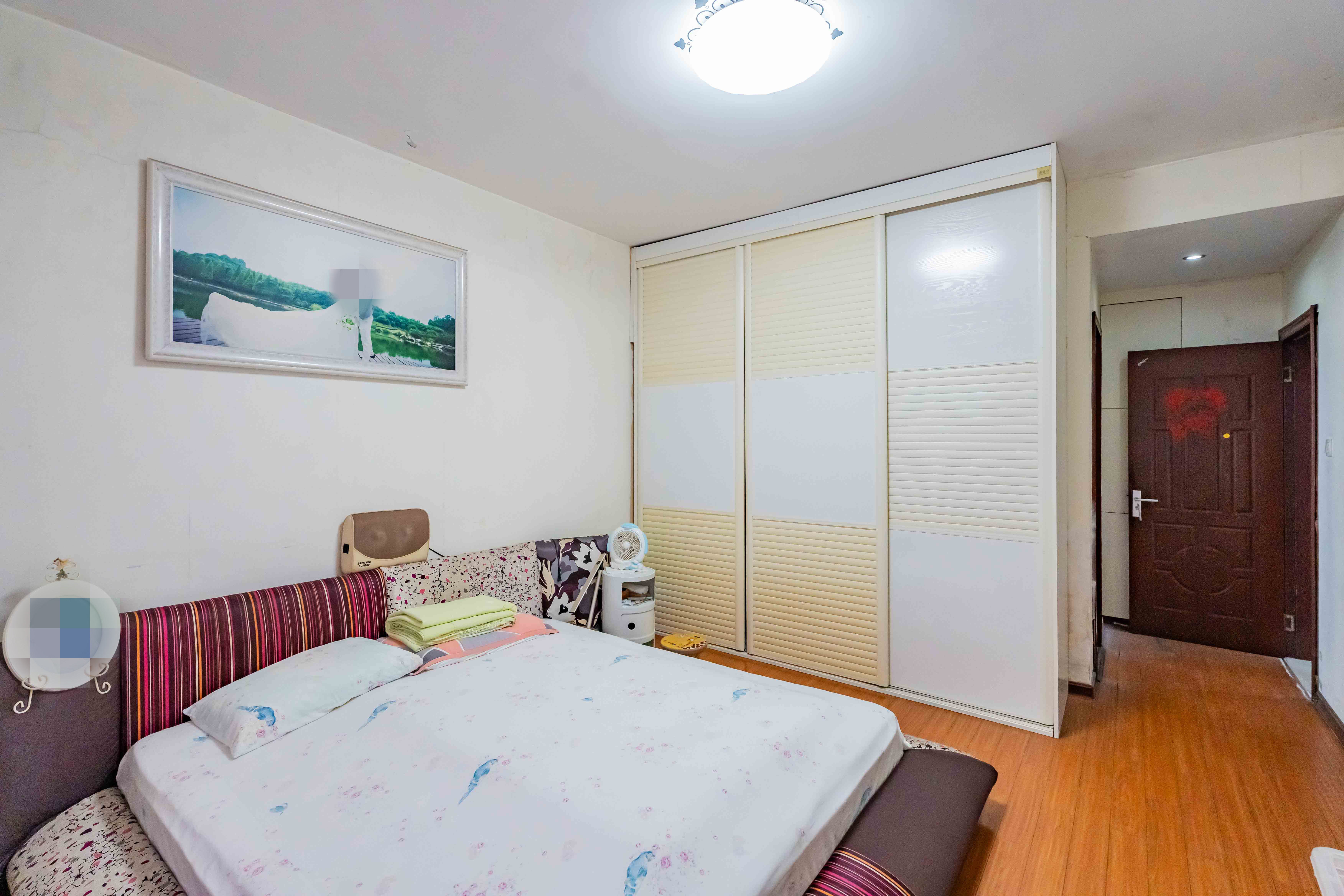 四季美景三期(四季美景水木轩)  3室2厅2卫    82.0万 四季美景三期(四季美景水木轩)  3室2厅2卫    82.0万卧室