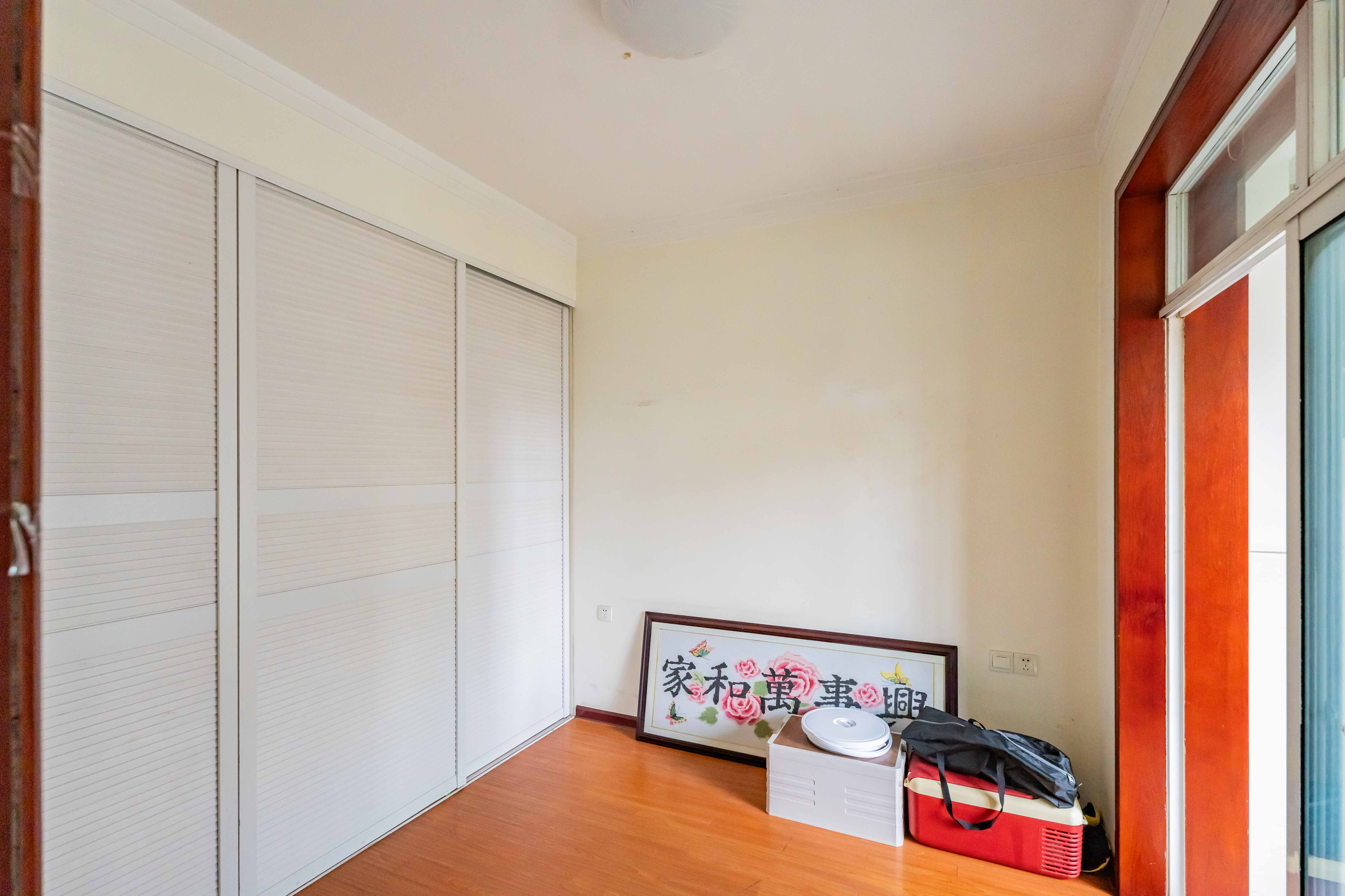 四季美景三期(四季美景水木轩)  3室2厅2卫    82.0万 四季美景三期(四季美景水木轩)  3室2厅2卫    82.0万卧室