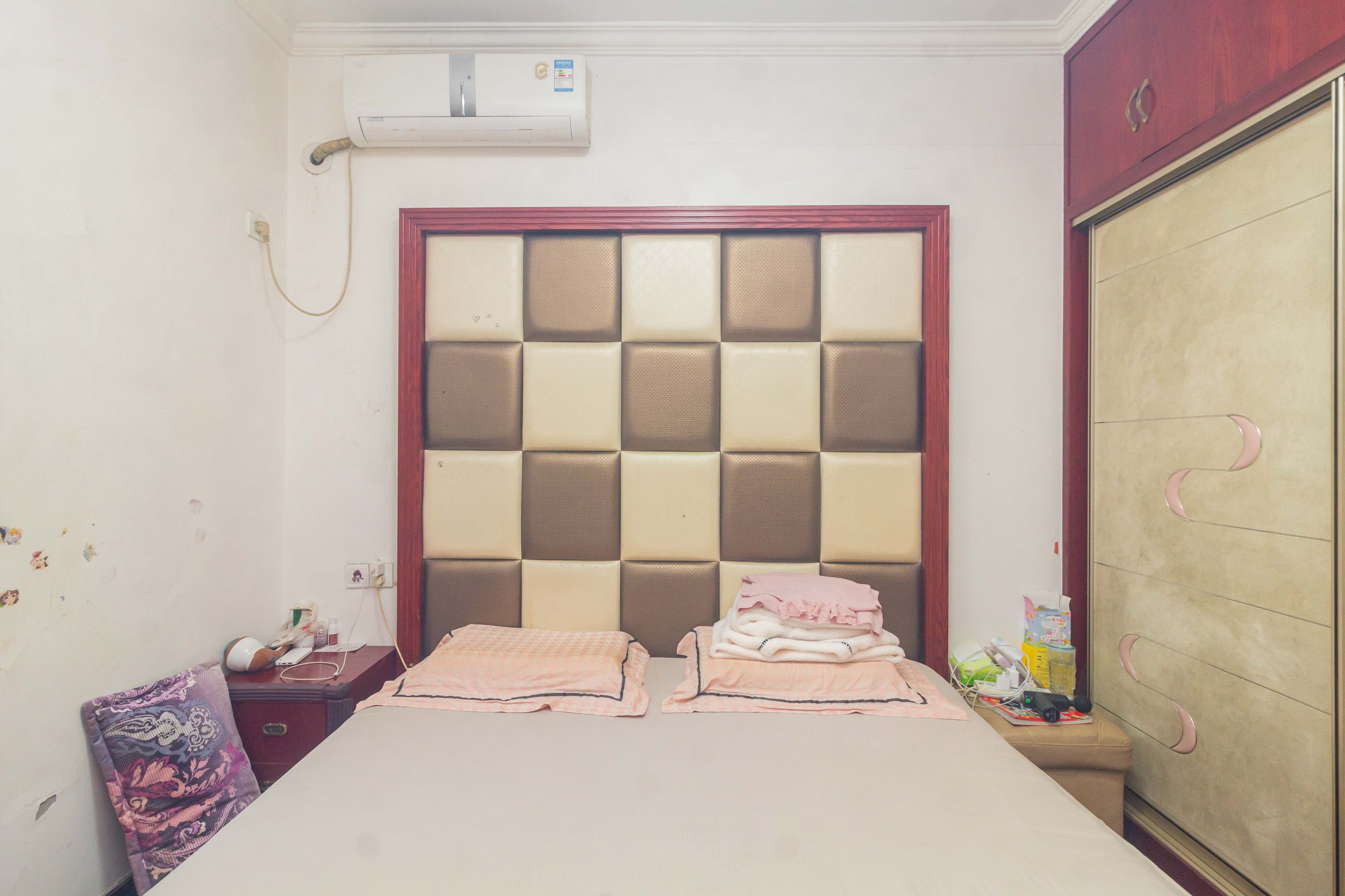才子佳郡  4室2厅2卫   98.00万卧室