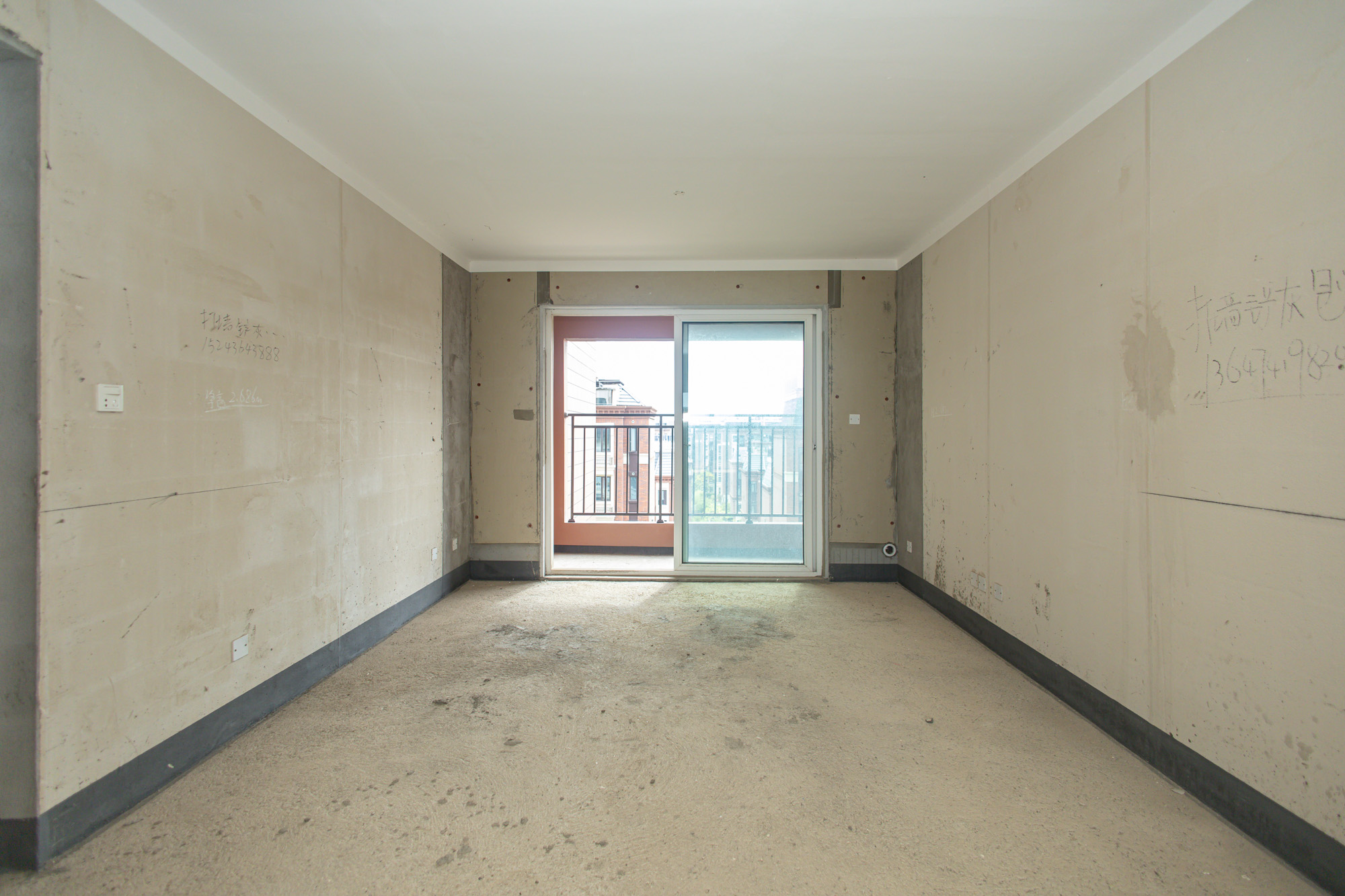 金地艺境  3室2厅2卫    80.0万 金地艺境  3室2厅2卫    80.0万客厅