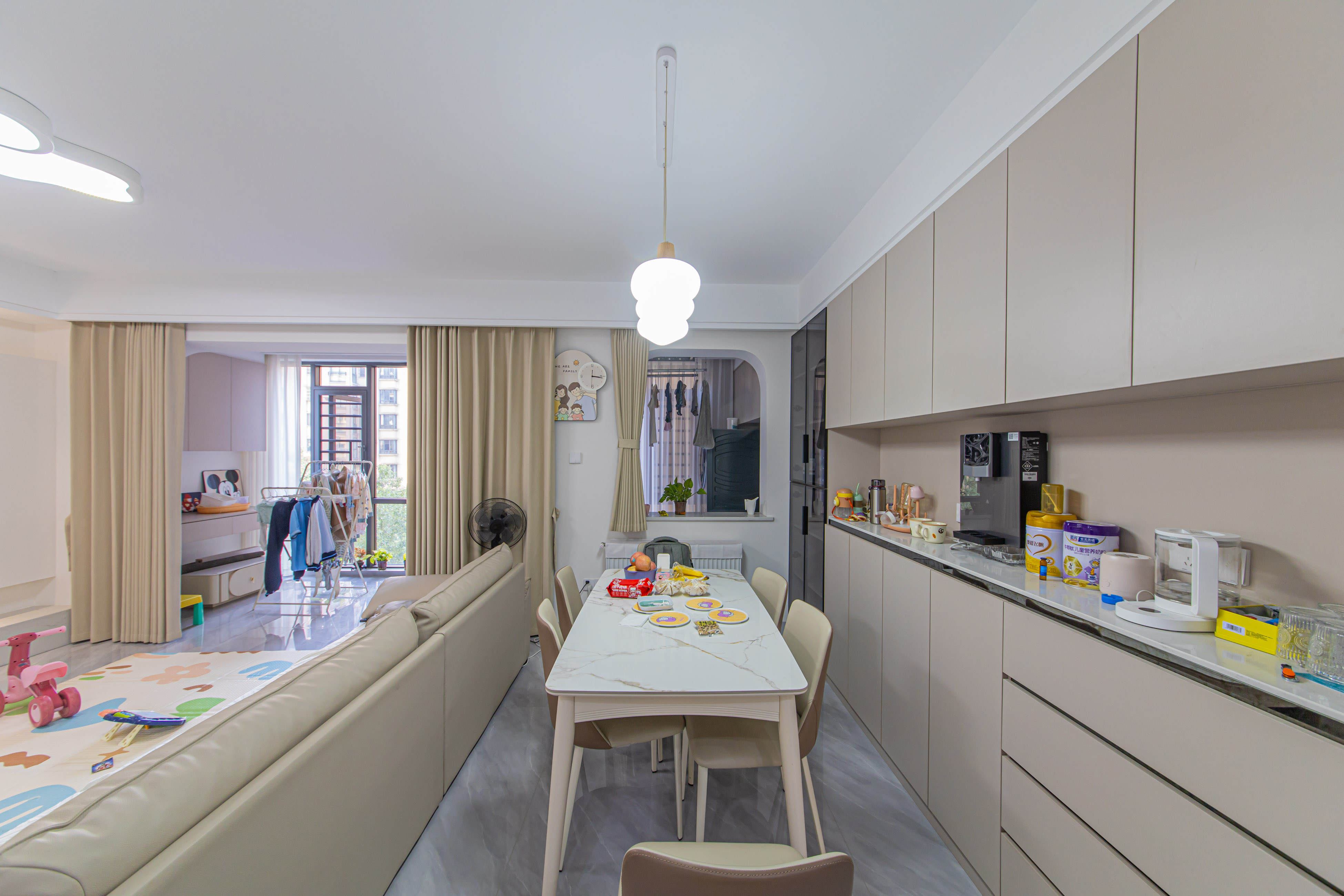 保利花园  3室2厅2卫    132.8万 保利花园  3室2厅2卫    132.8万客厅