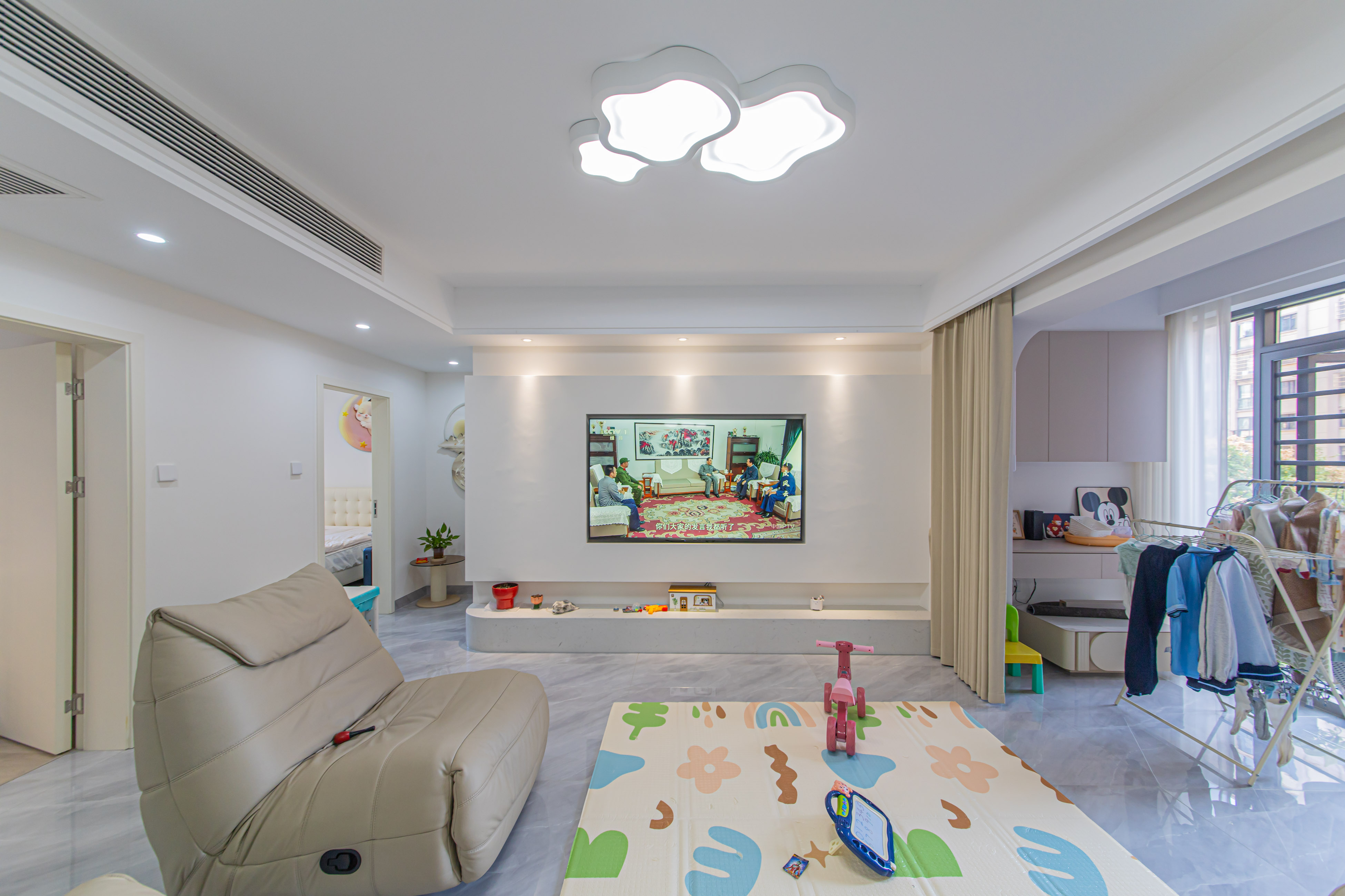 保利花园  3室2厅2卫    132.8万 保利花园  3室2厅2卫    132.8万客厅