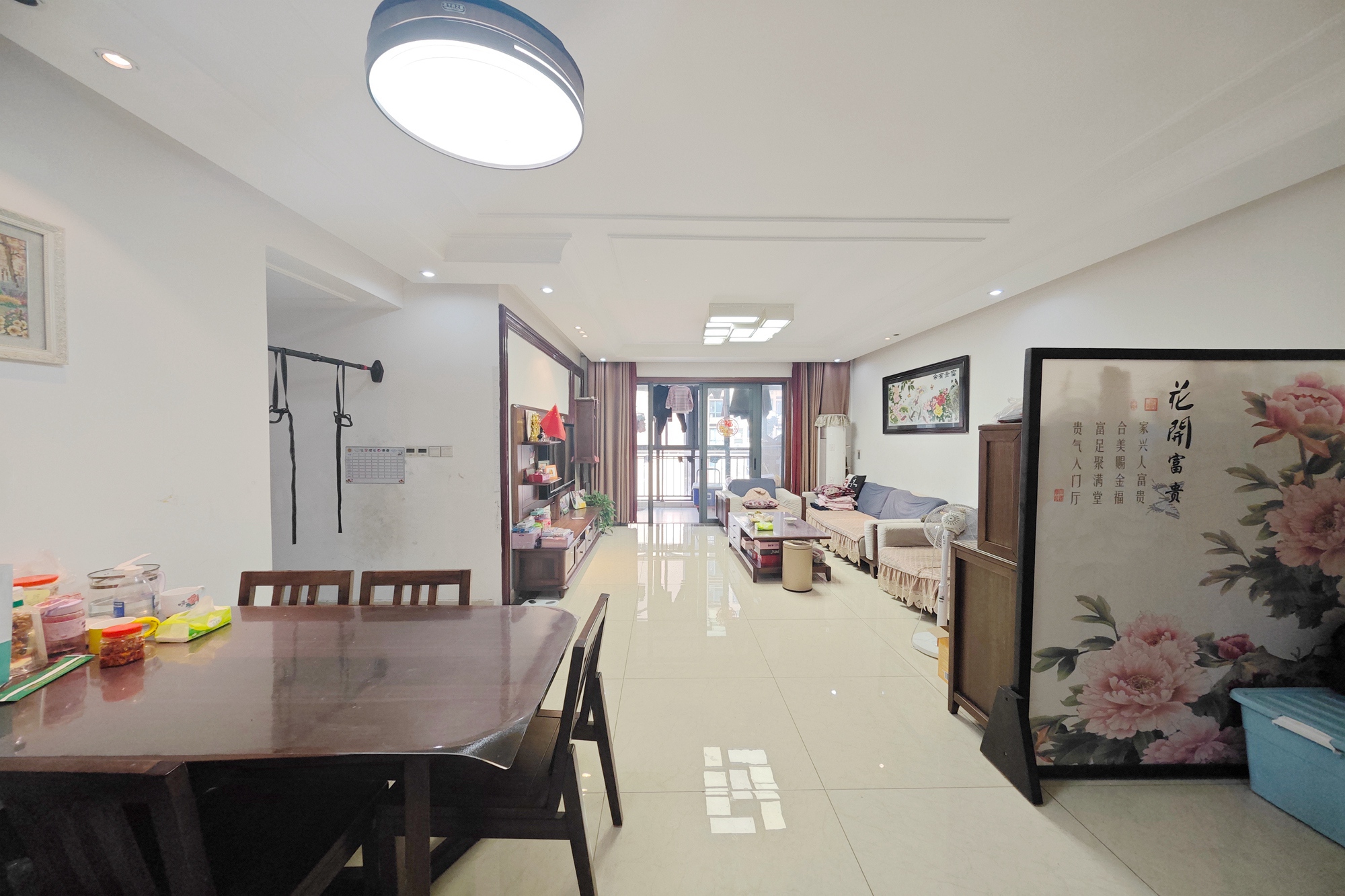 万博汇  4室2厅2卫   220.00万客厅