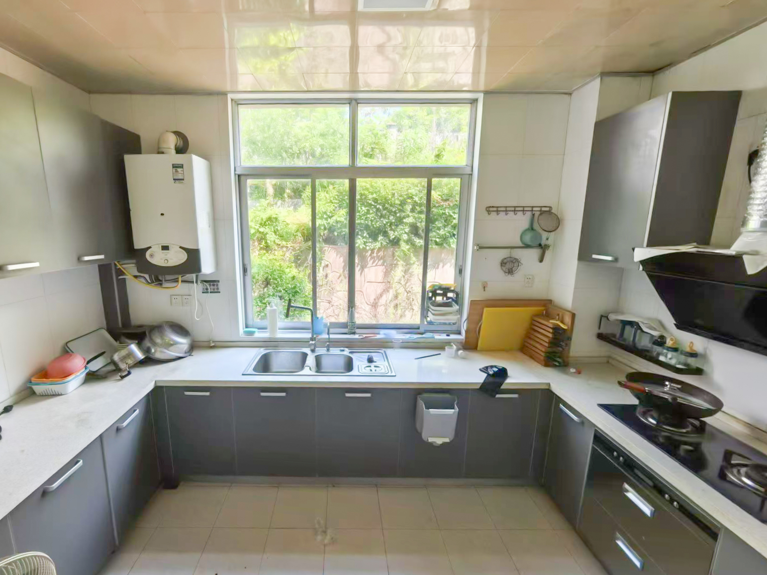 大鹏湾(黄花机场后勤基地) 6室3厅3卫 274.0万 大鹏湾(黄花机场后勤基地) 6室3厅3卫 274.0万厨房