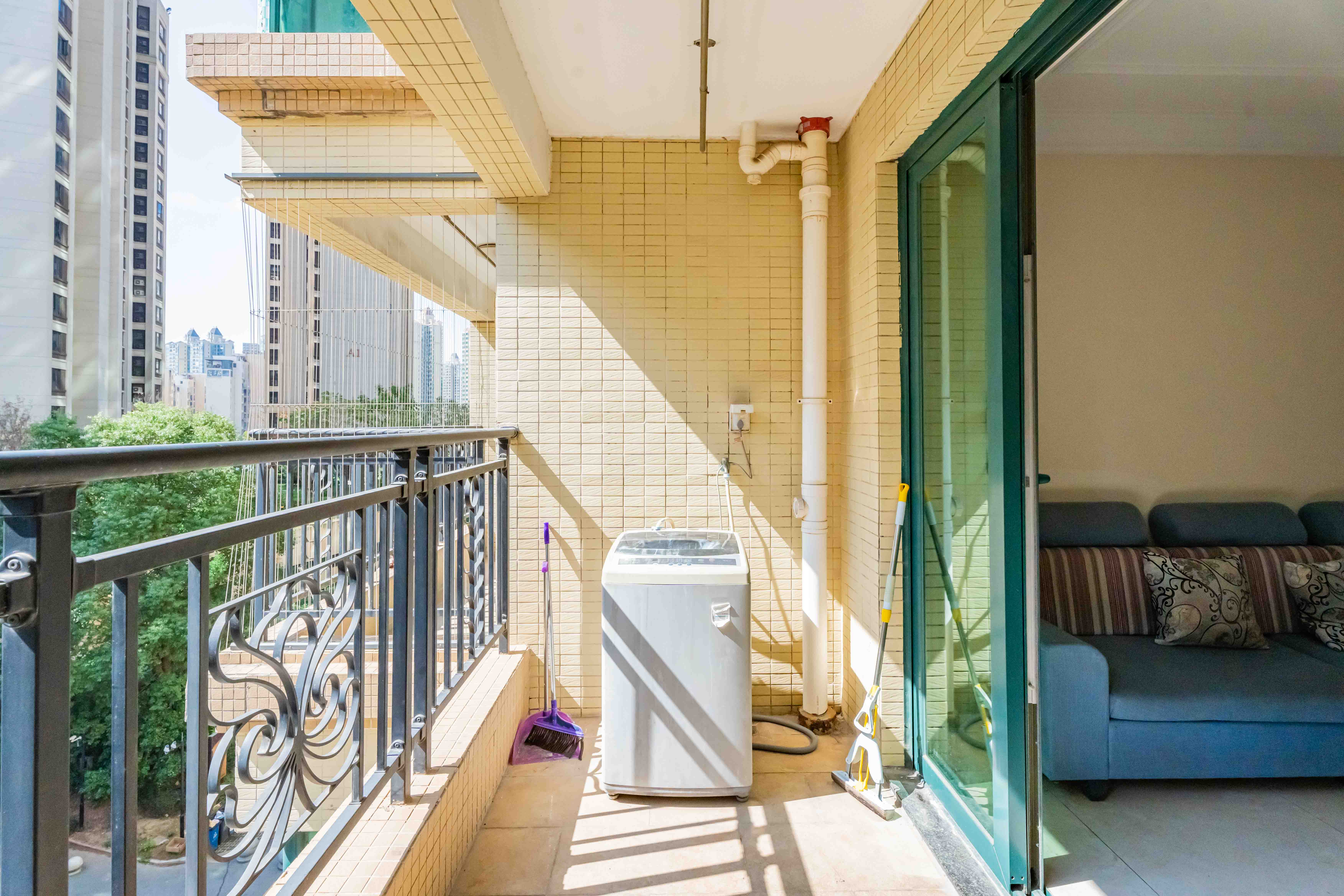 恒大雅苑  3室2厅1卫    72.0万 恒大雅苑  3室2厅1卫    72.0万阳台