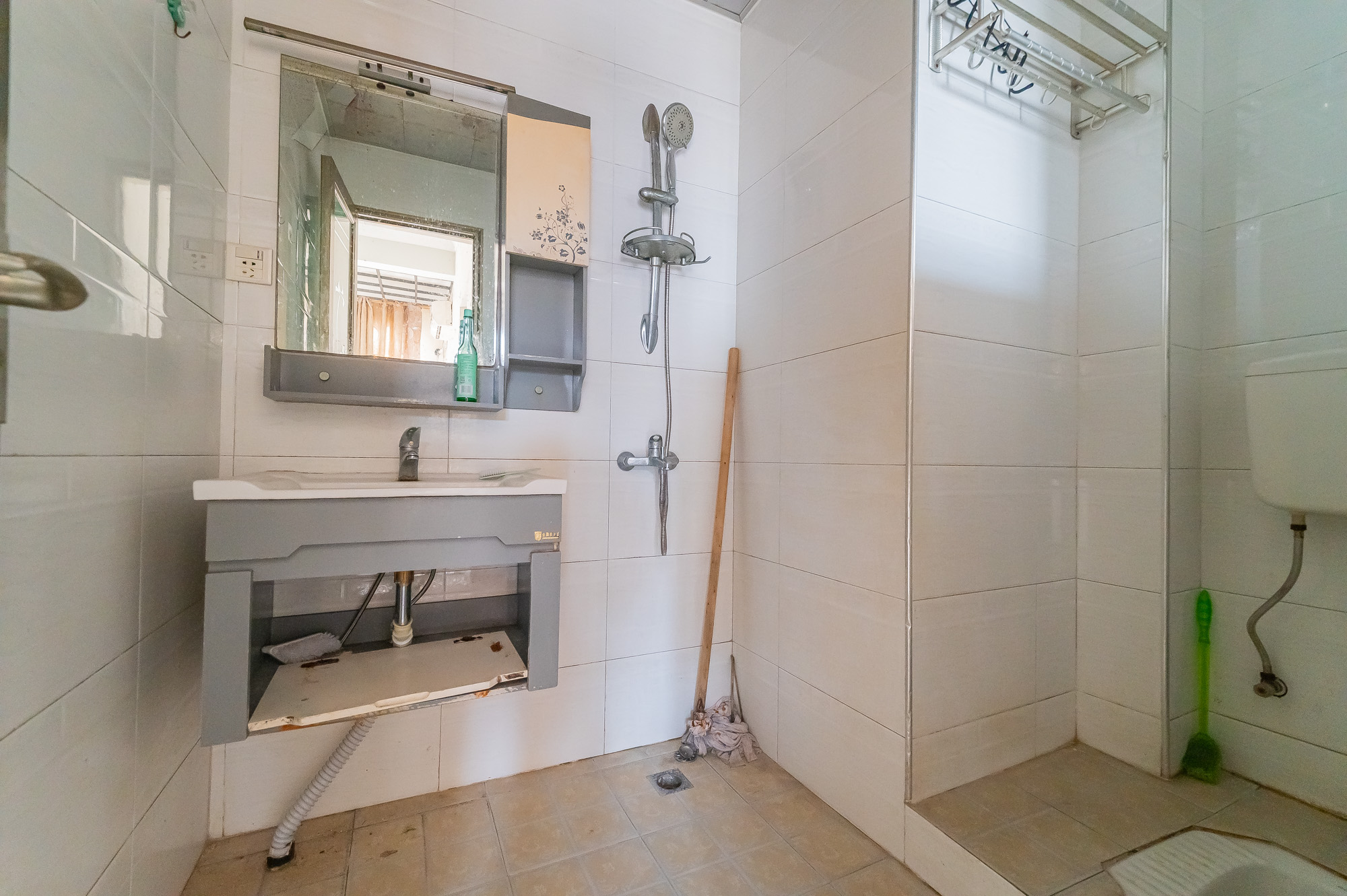 鹏基诺亚山林 1室1厅1卫 25.0万 鹏基诺亚山林 1室1厅1卫 25.0万卫生间