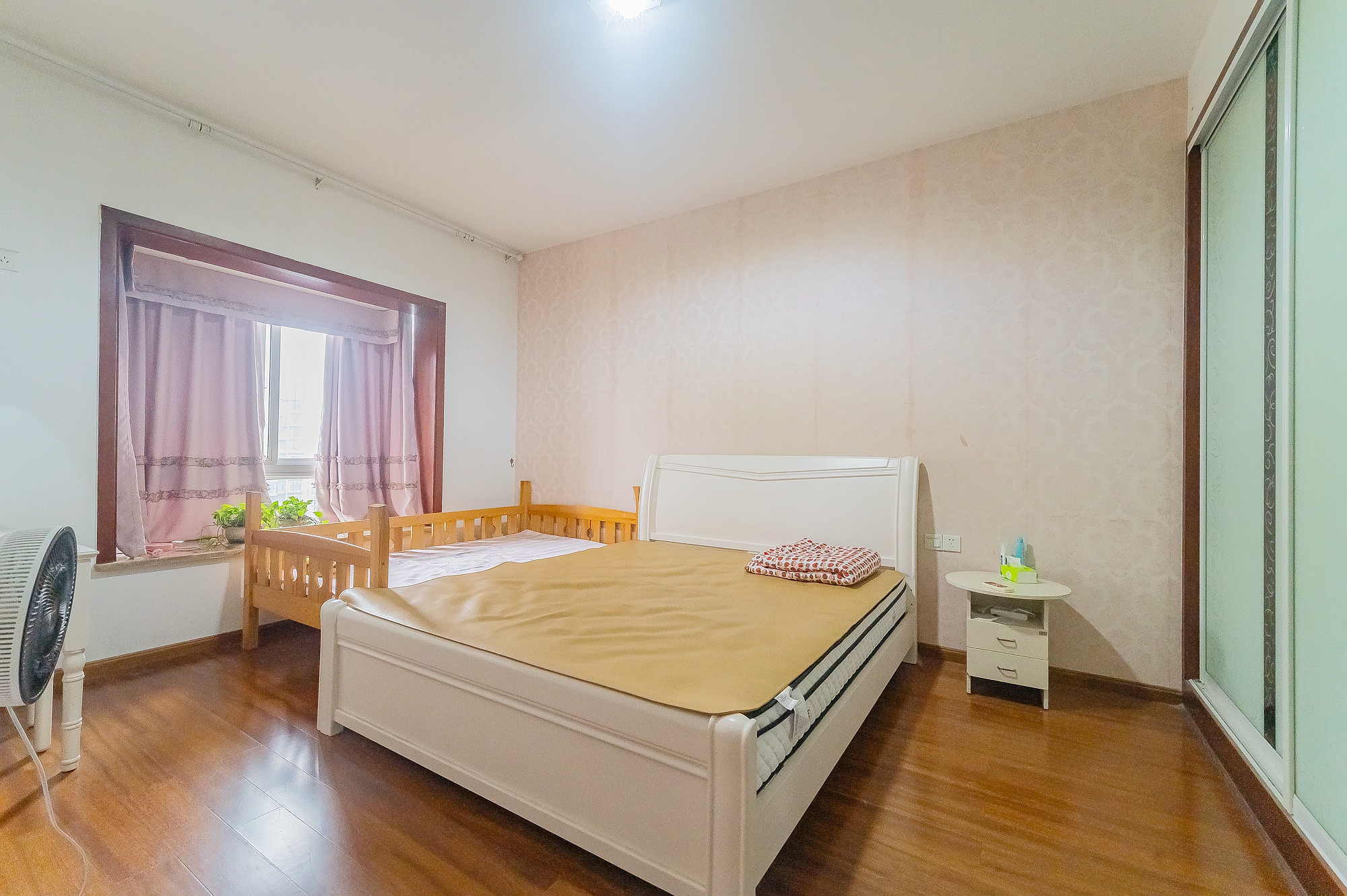 陶然居  4室2厅2卫   122.00万卧室