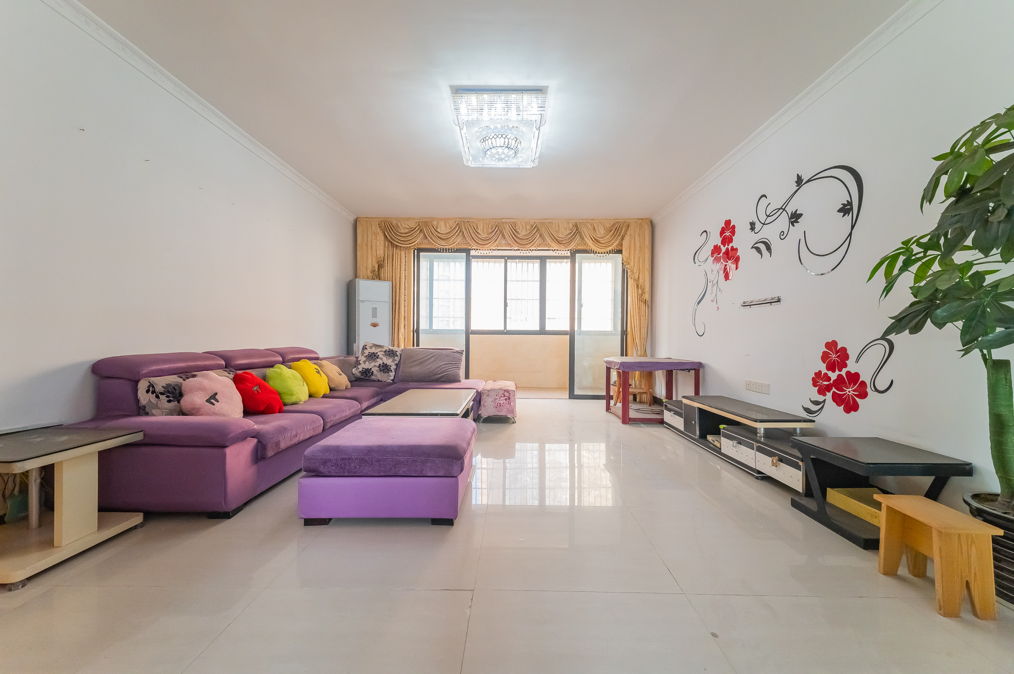 幸福里润城(幸福里二期)  4室2厅2卫    83.8万 幸福里润城(幸福里二期)  4室2厅2卫    83.8万客厅