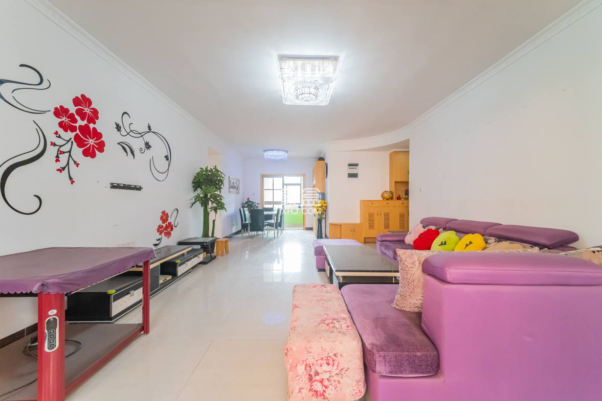 幸福里润城(幸福里二期)  4室2厅2卫    83.8万 幸福里润城(幸福里二期)  4室2厅2卫    83.8万客厅