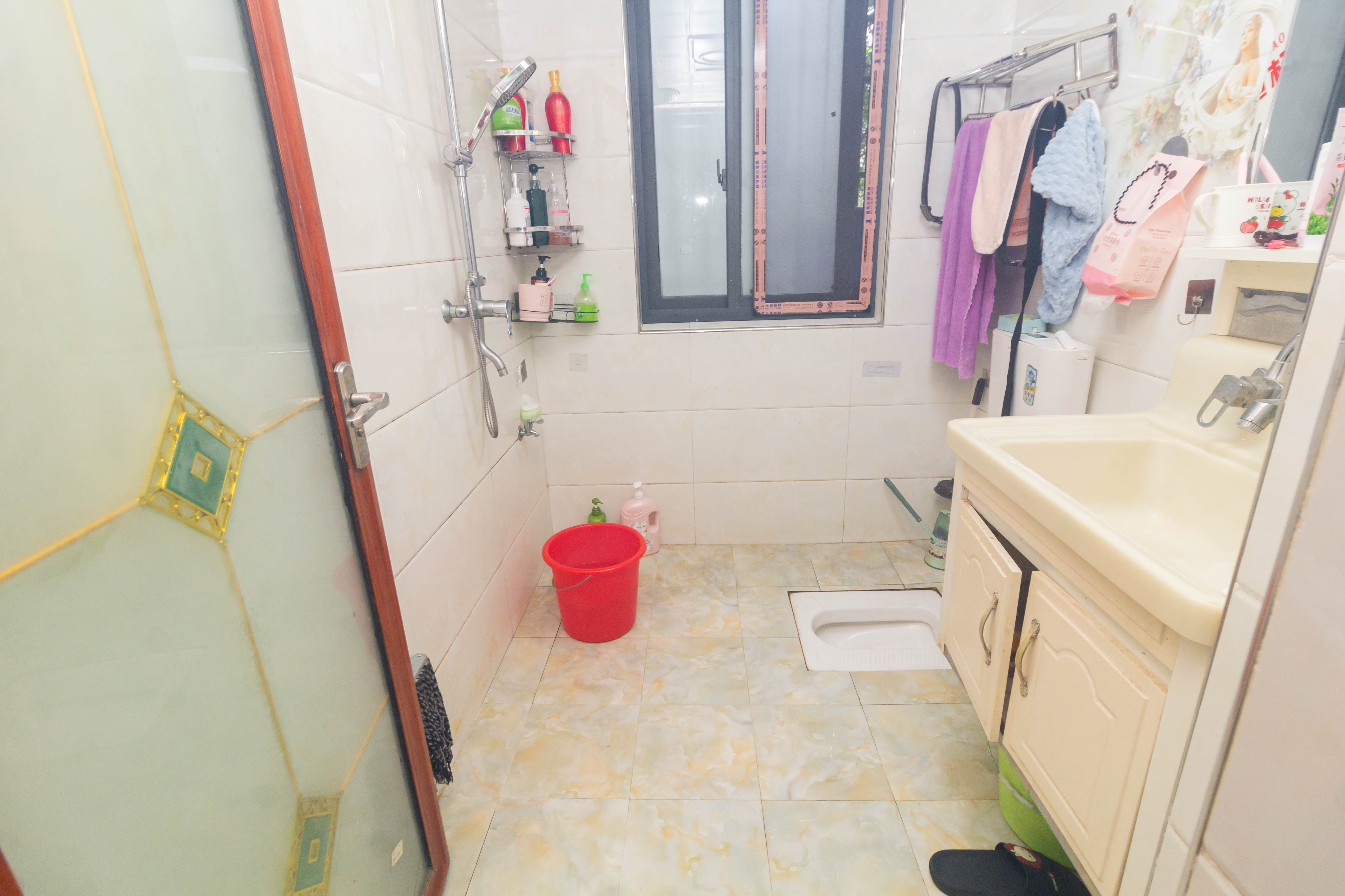 海德公园  3室2厅1卫    51.8万卫生间