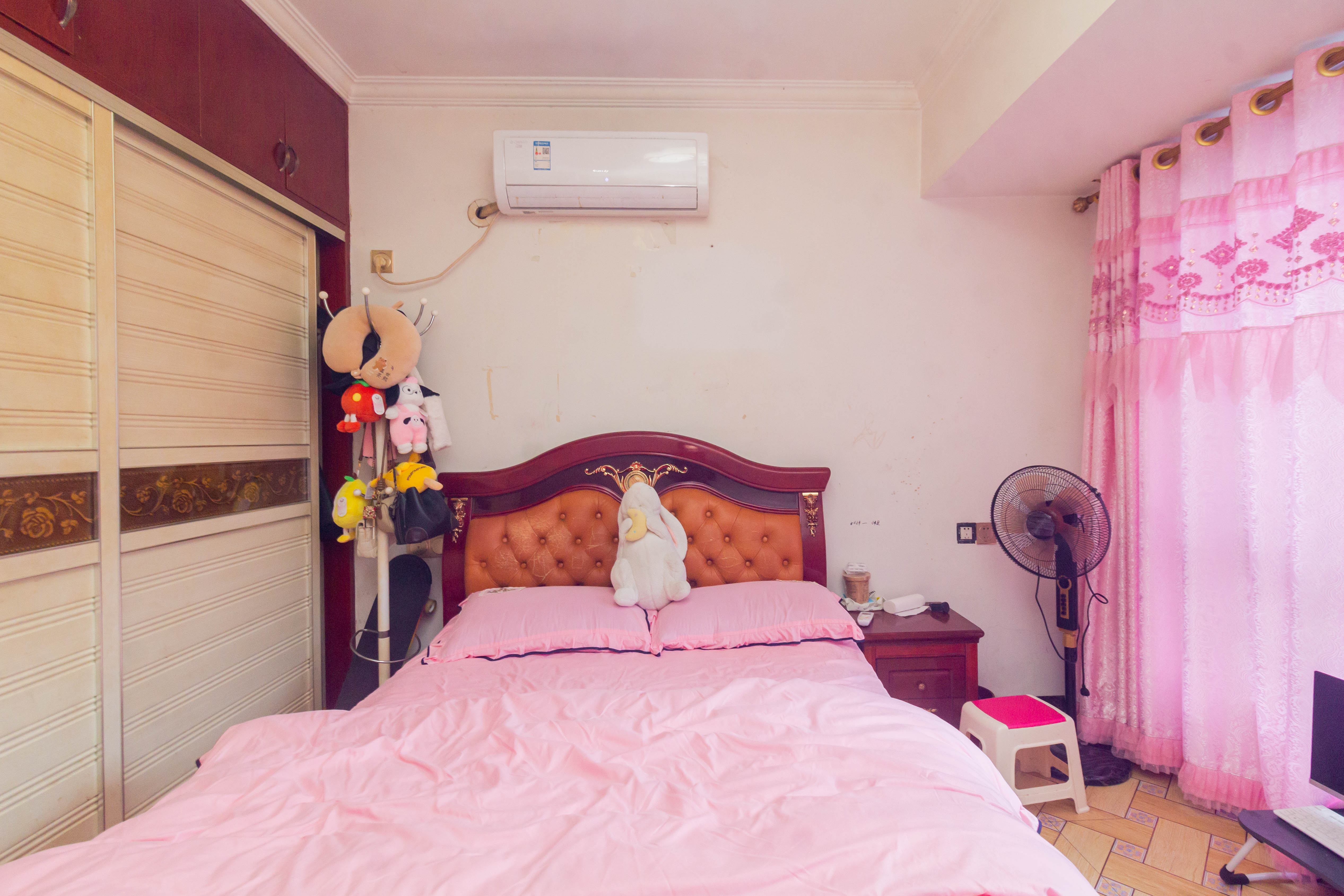 海德公园  3室2厅1卫    51.8万卧室