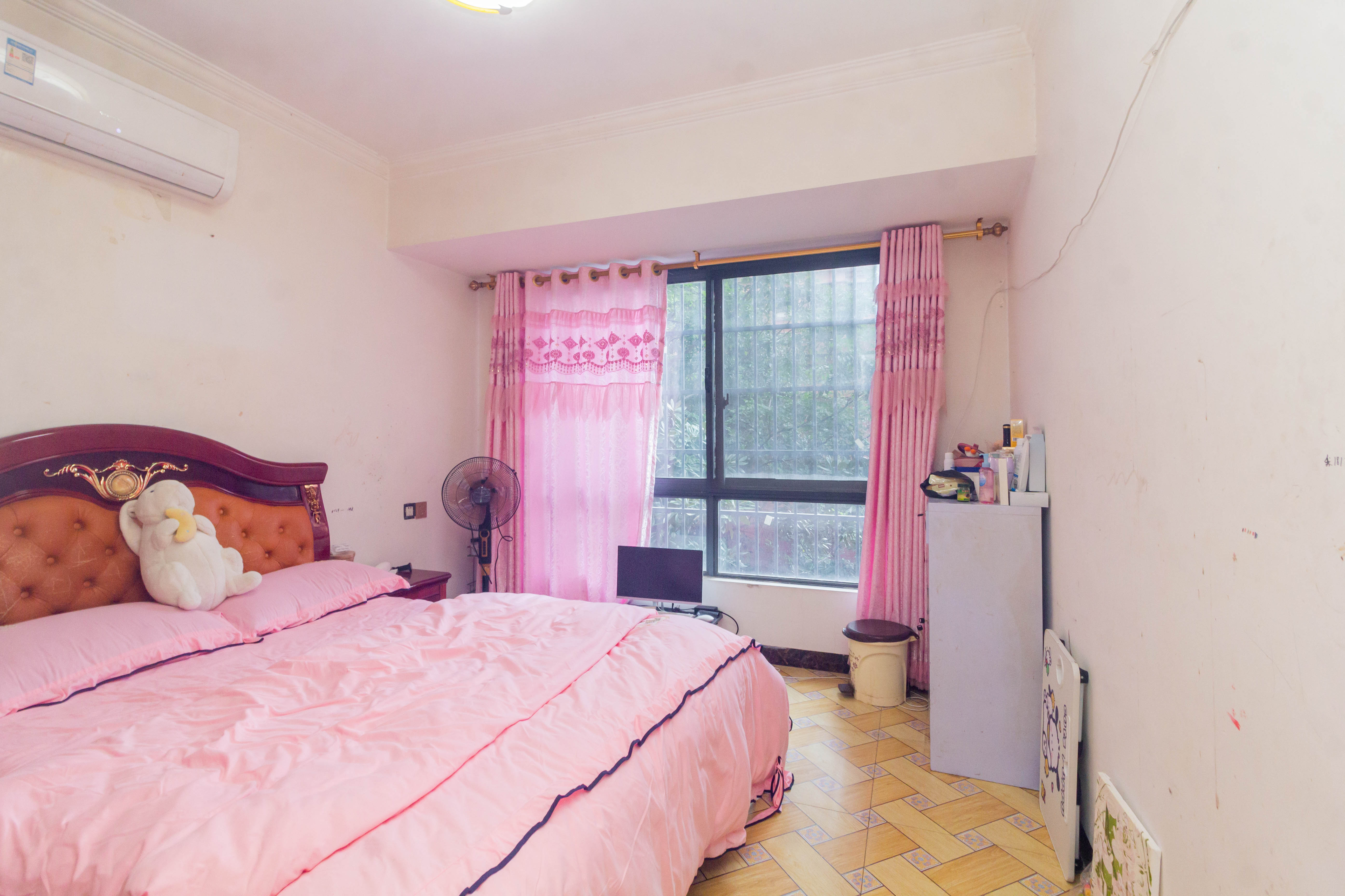 海德公园  3室2厅1卫    51.8万卧室