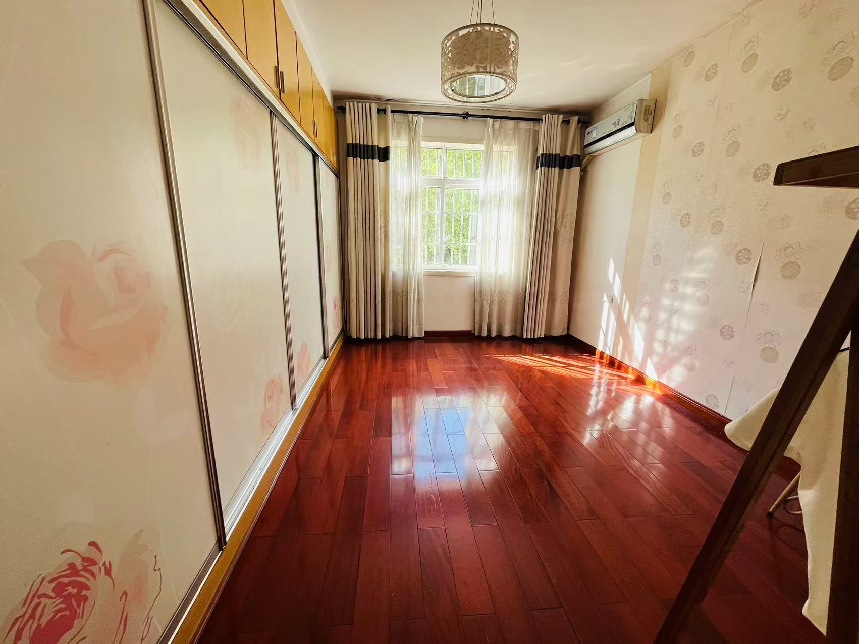 珠江丽园 4室2厅2卫 52.0万 珠江丽园 4室2厅2卫 52.0万室内图