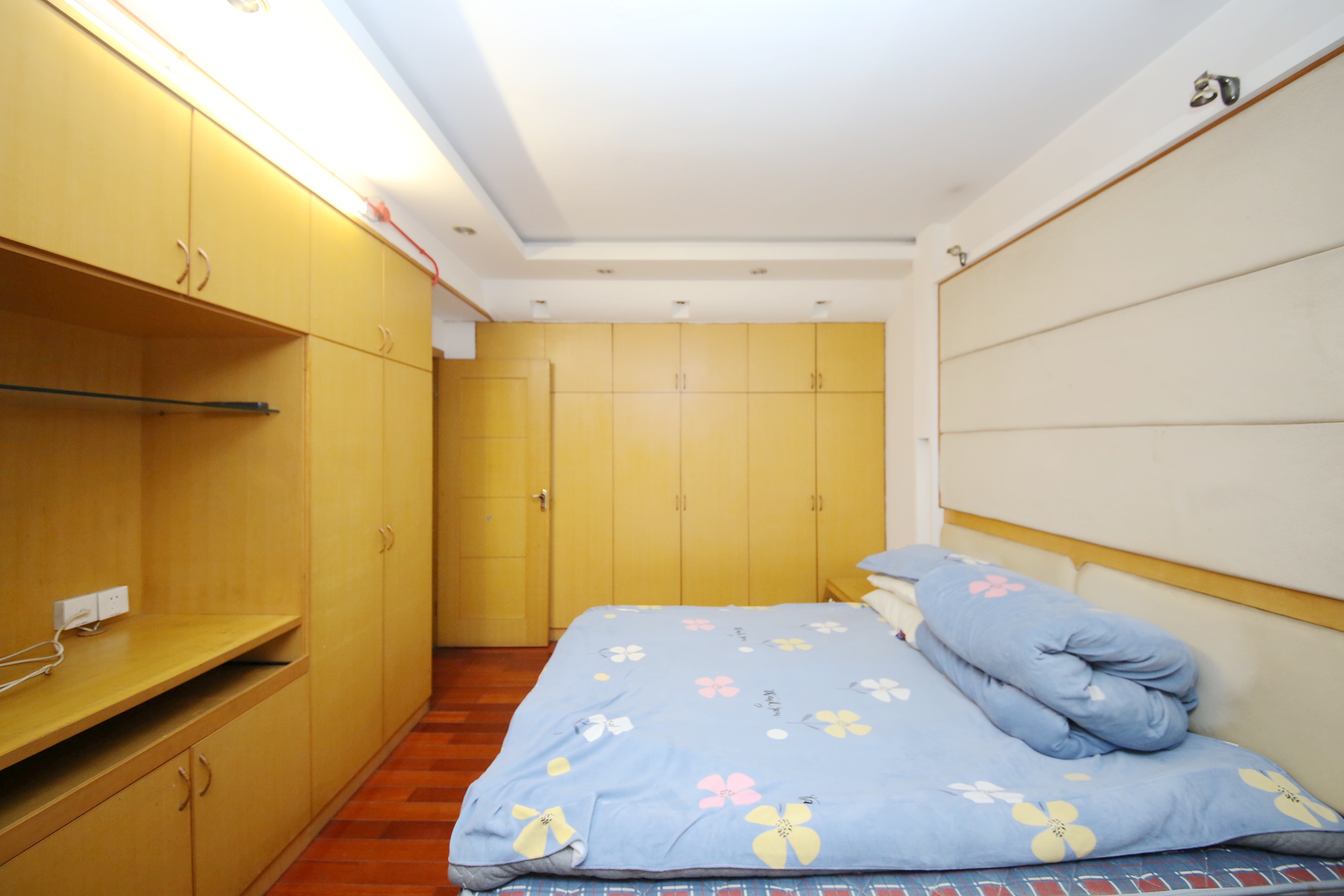 向韶村  3室2厅1卫   85.00万卧室