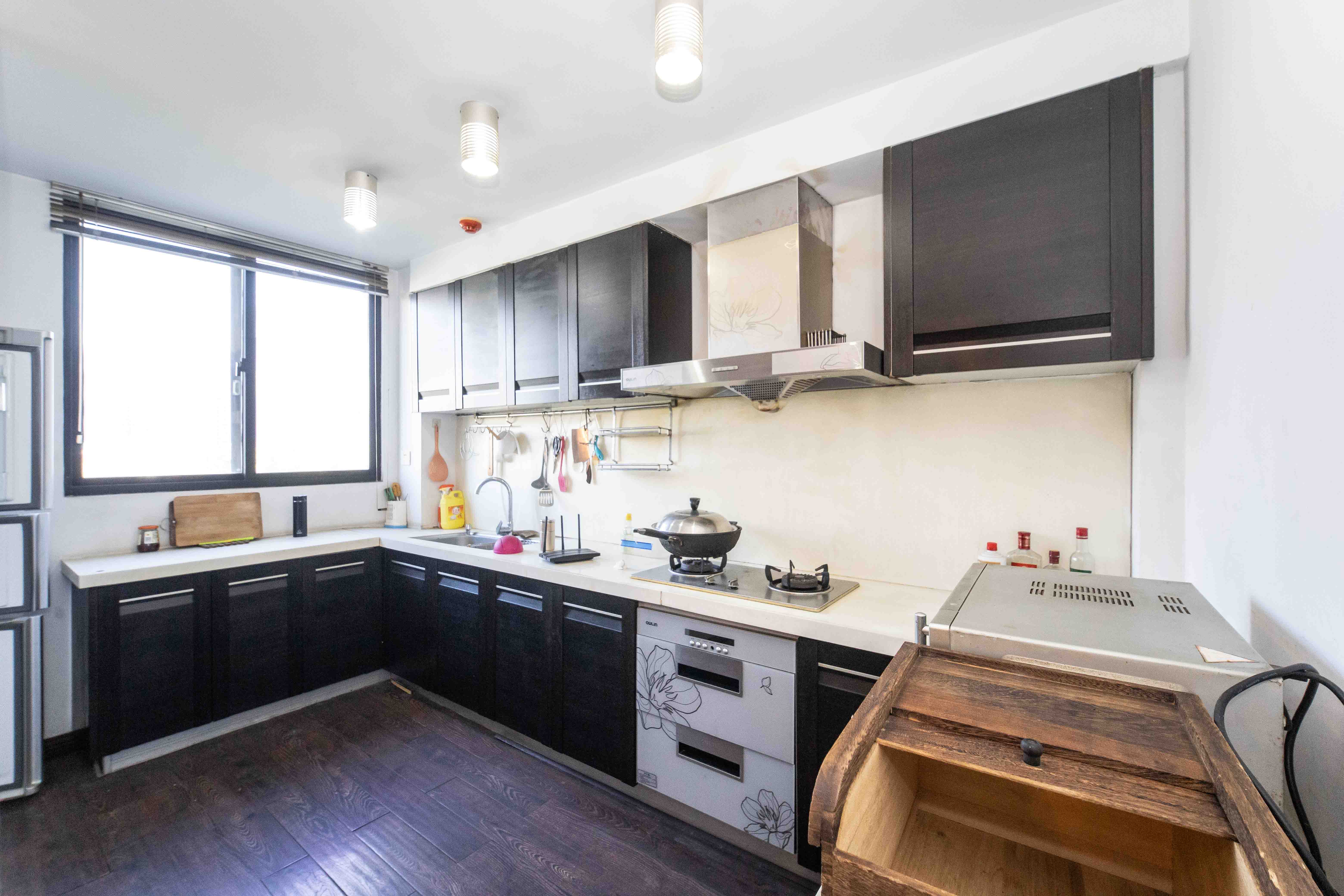 西街花园 4室2厅2卫 268.0万 西街花园 4室2厅2卫 268.0万厨房