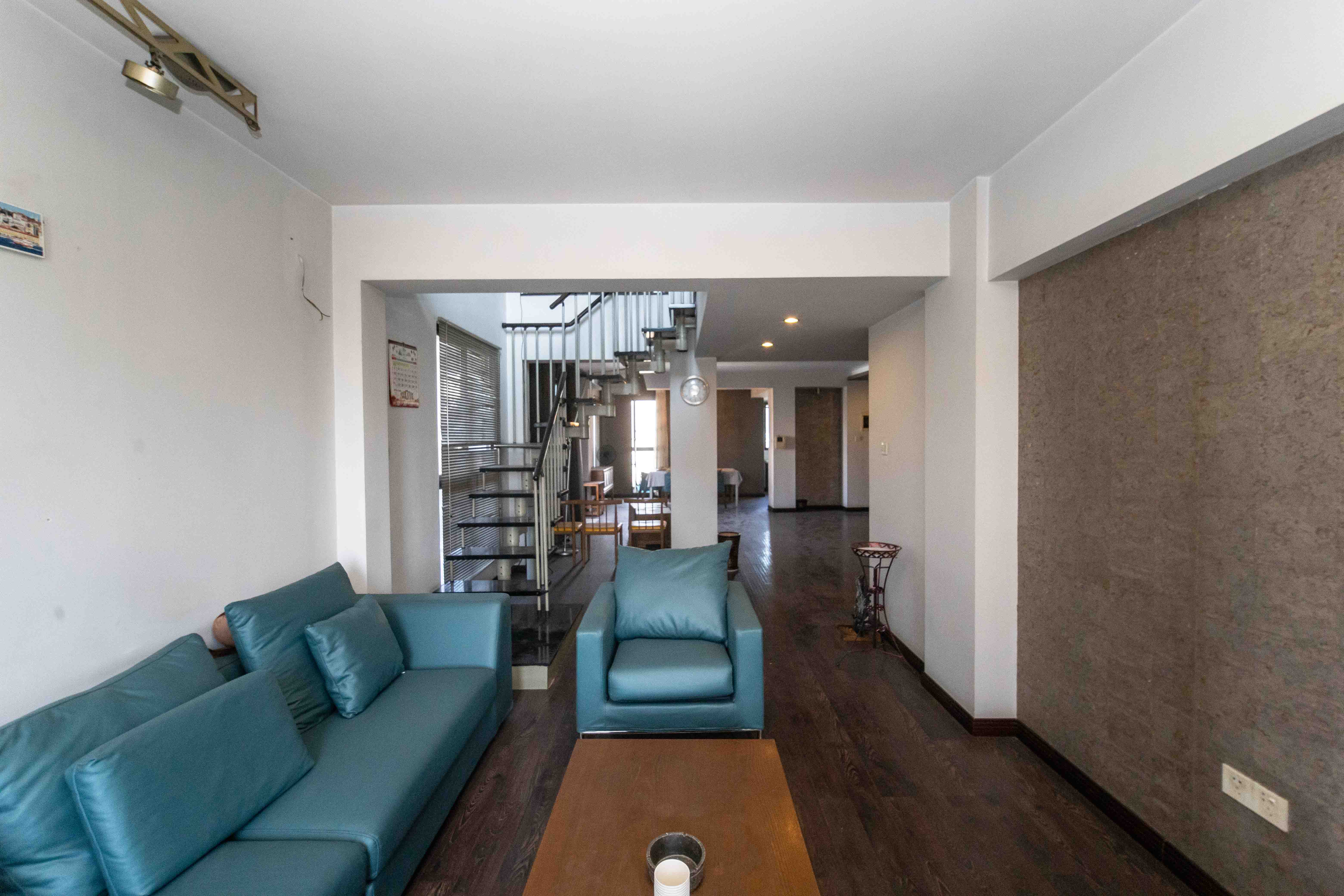 西街花园 4室2厅2卫 268.0万 西街花园 4室2厅2卫 268.0万客厅