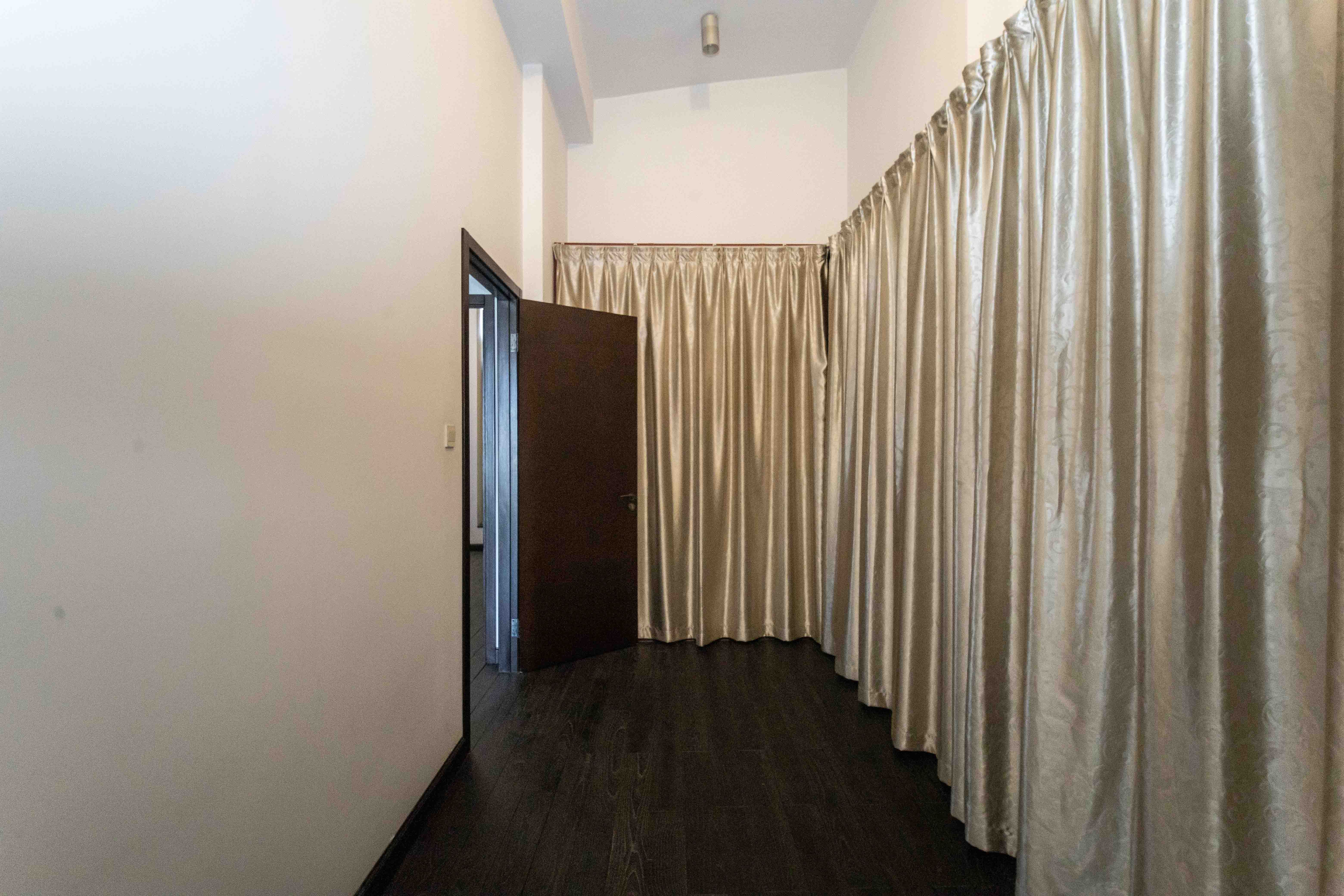 西街花园  4室2厅2卫    268.0万其他