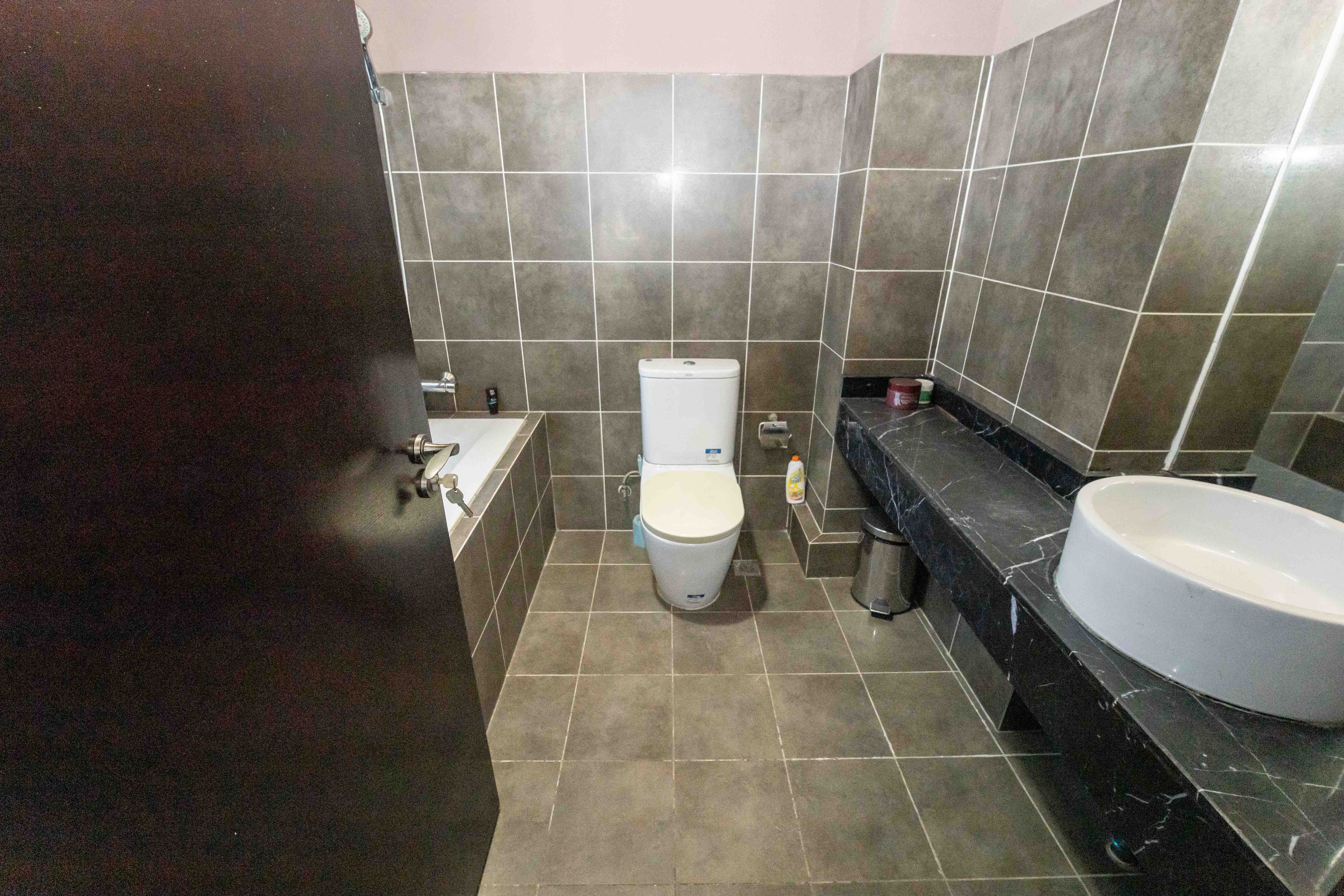 西街花园 4室2厅2卫 268.0万 西街花园 4室2厅2卫 268.0万卫生间