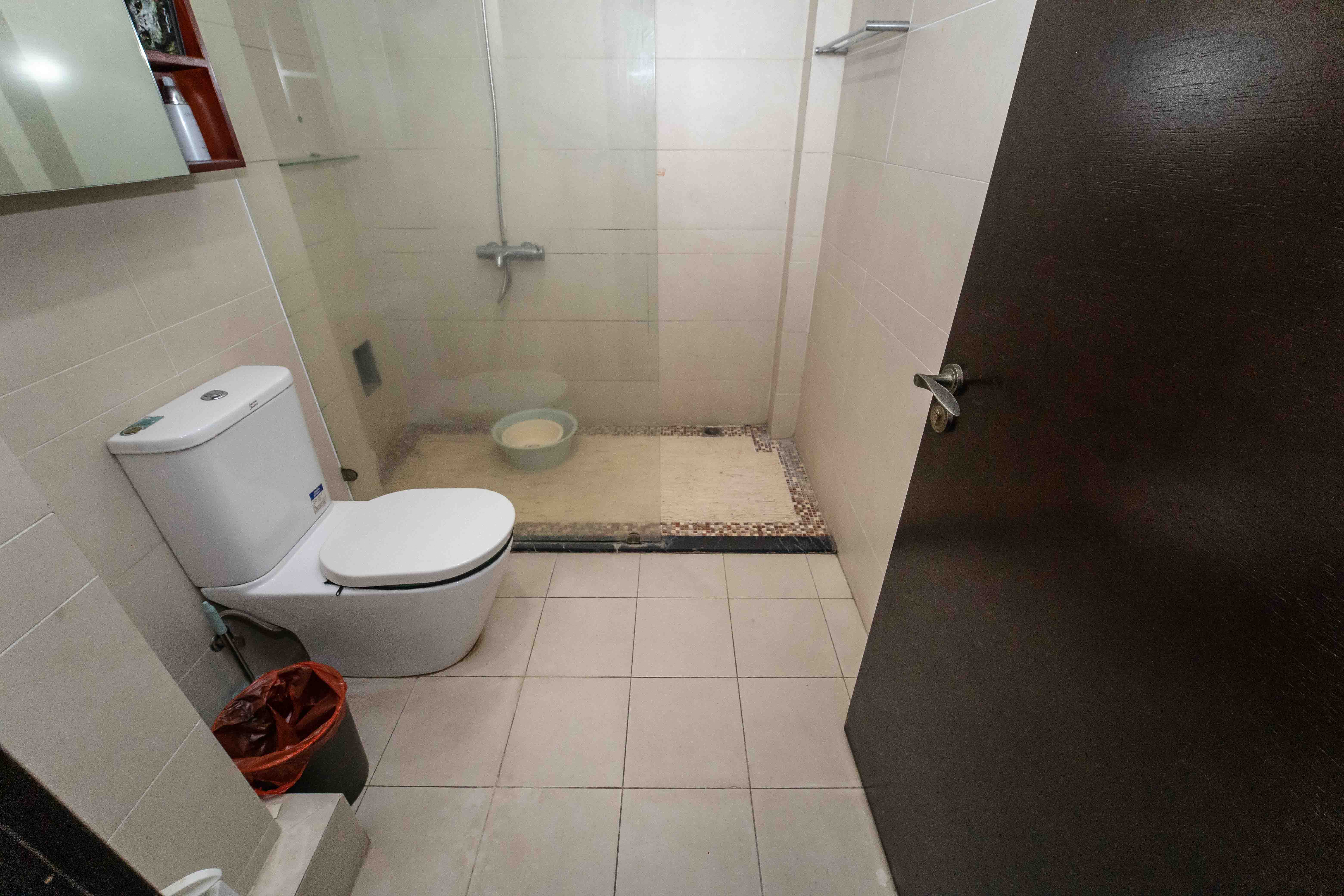 西街花园  4室2厅2卫    268.0万卫生间