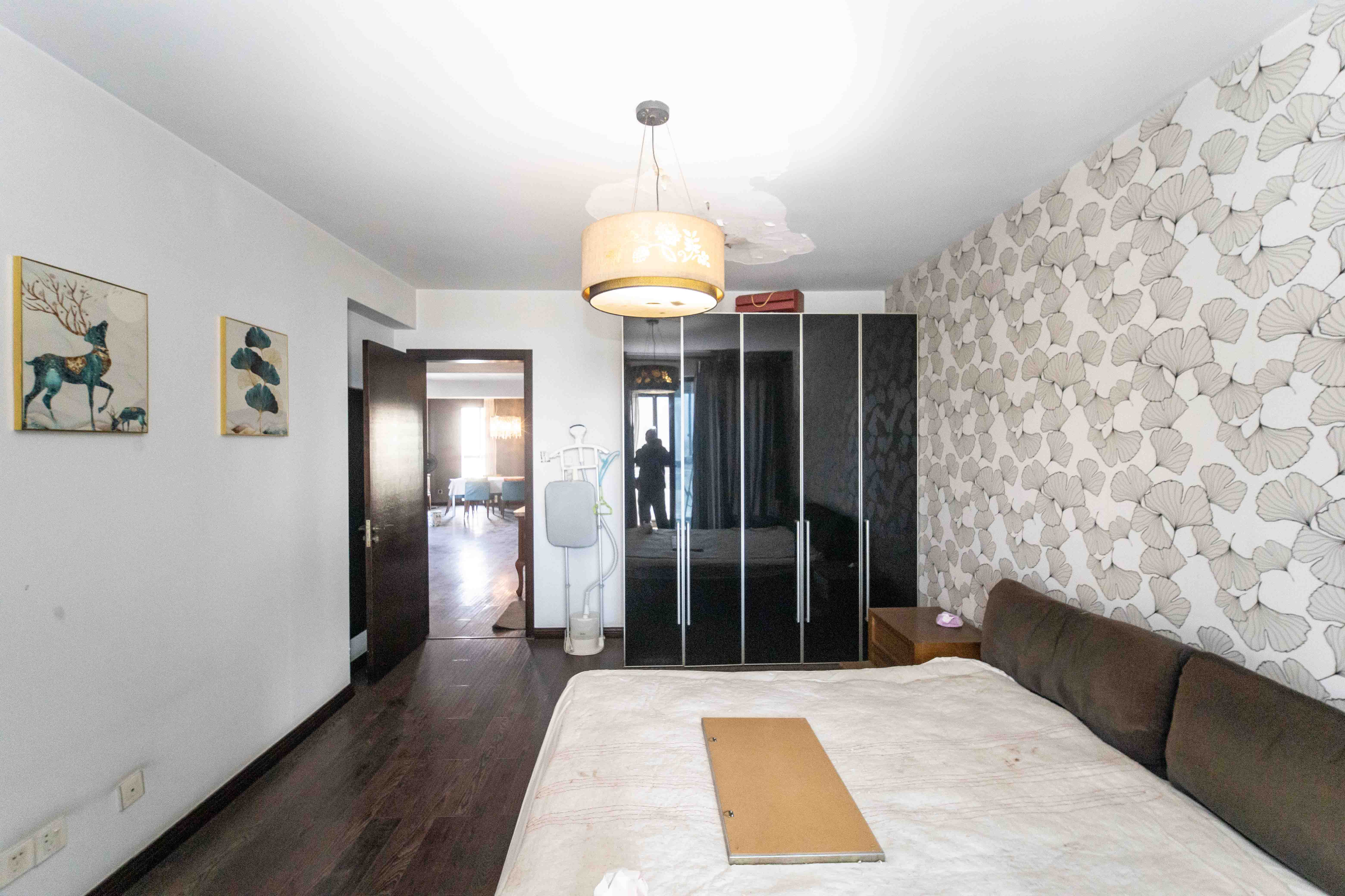 西街花园 4室2厅2卫 268.0万 西街花园 4室2厅2卫 268.0万卧室