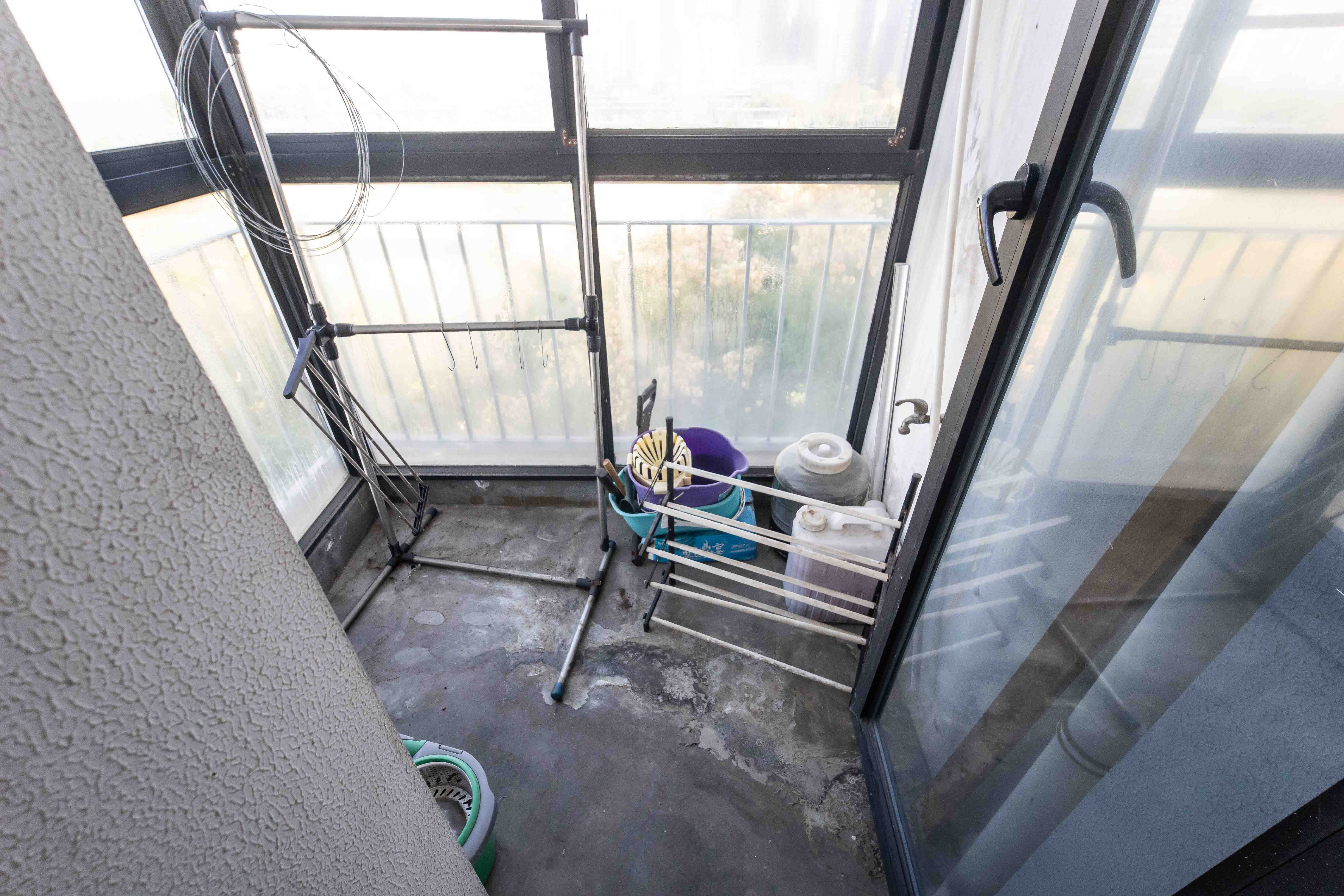 西街花园 4室2厅2卫 268.0万 西街花园 4室2厅2卫 268.0万阳台