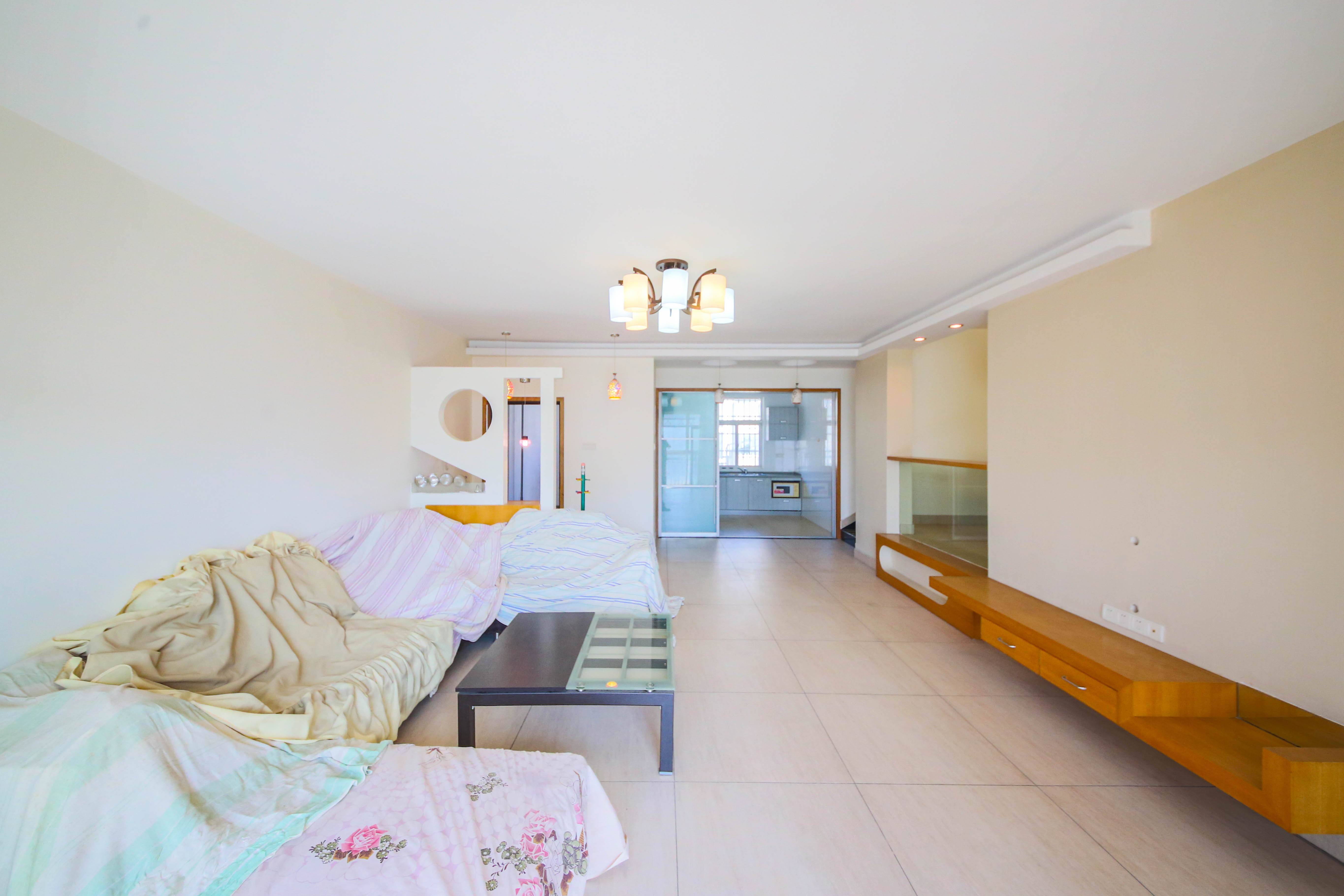 柠檬丽都 4室2厅1卫 120.0万 柠檬丽都 4室2厅1卫 120.0万客厅