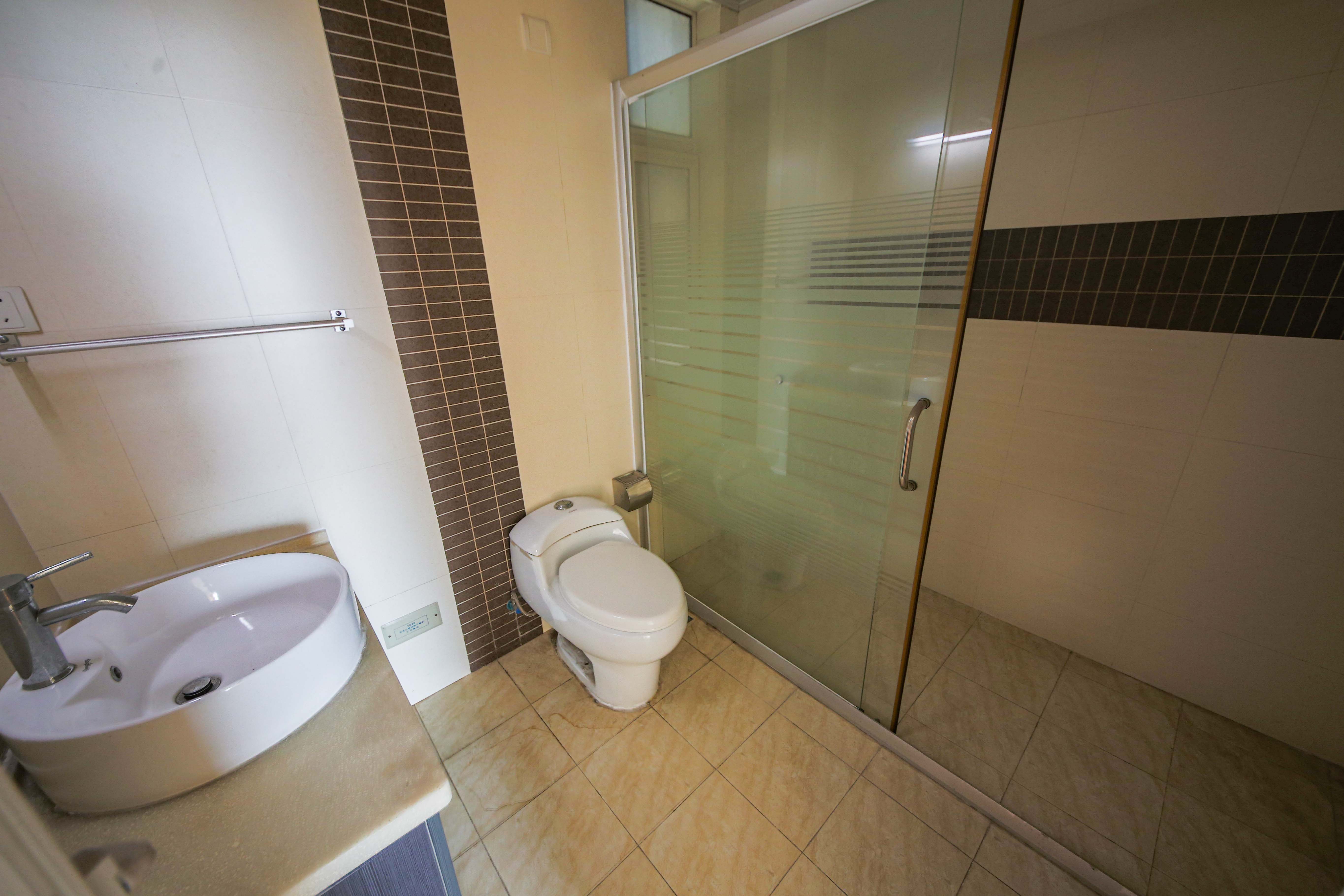 柠檬丽都 4室2厅1卫 120.0万 柠檬丽都 4室2厅1卫 120.0万卫生间