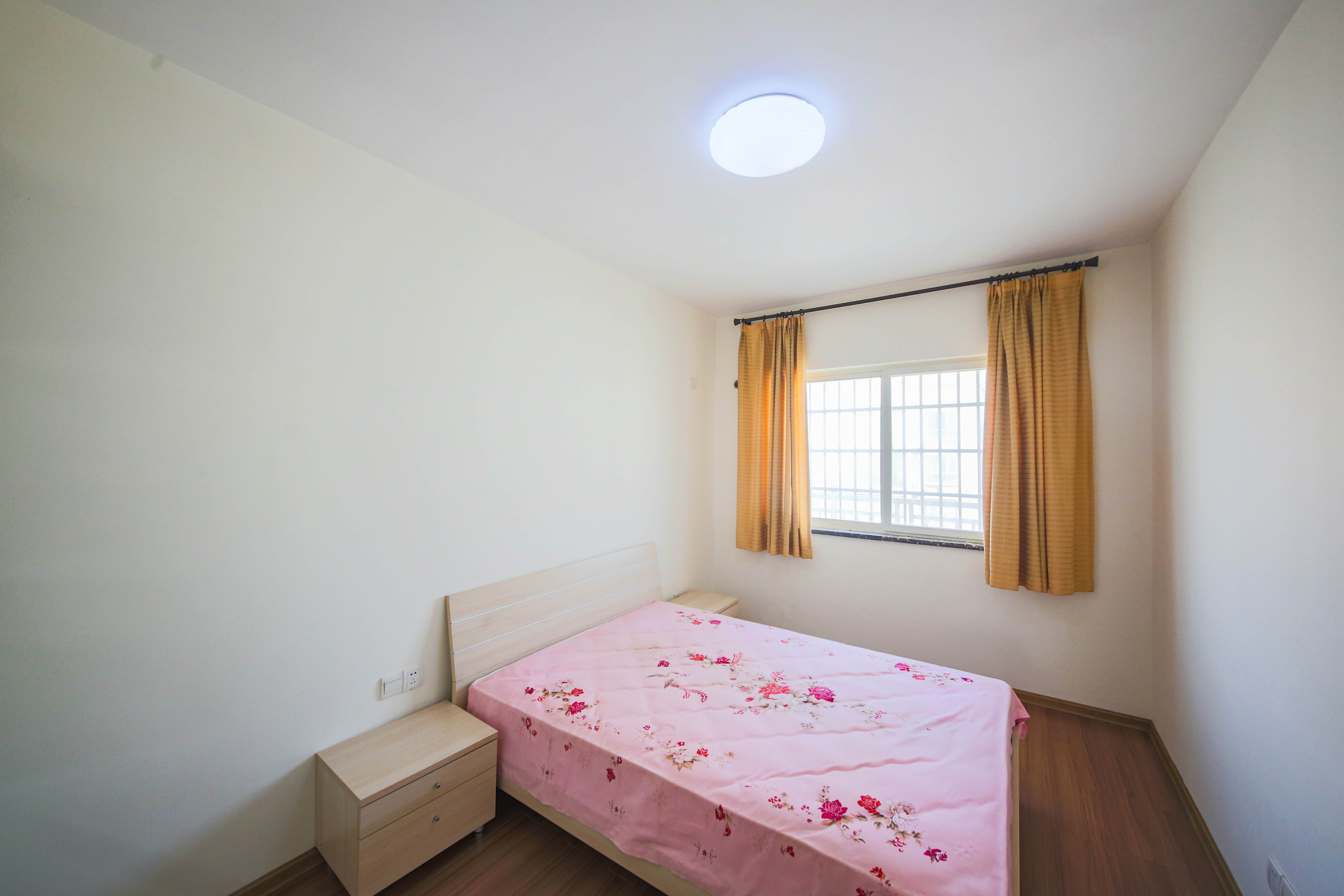 柠檬丽都 4室2厅1卫 120.0万 柠檬丽都 4室2厅1卫 120.0万卧室