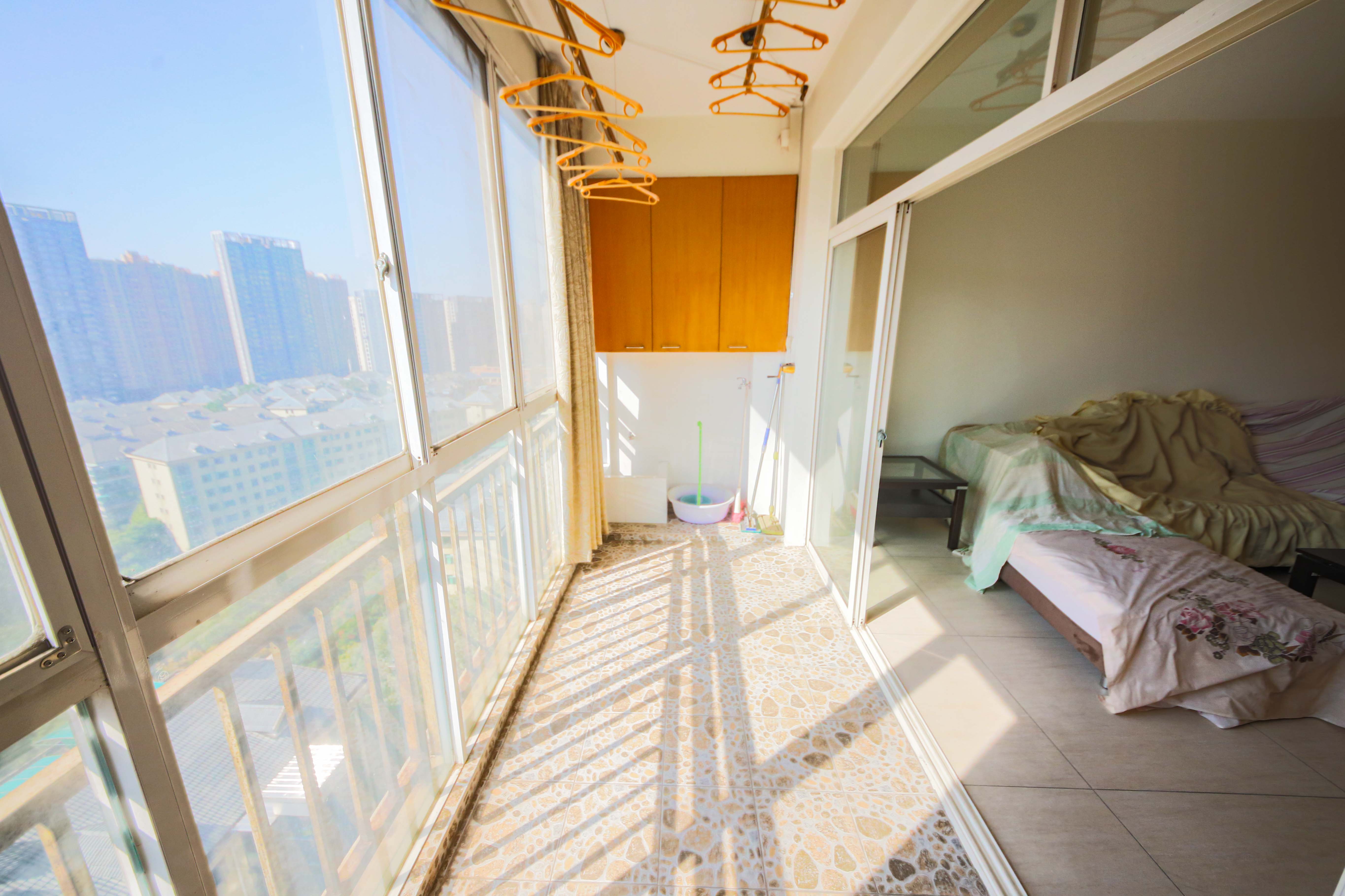 柠檬丽都 4室2厅1卫 120.0万 柠檬丽都 4室2厅1卫 120.0万阳台