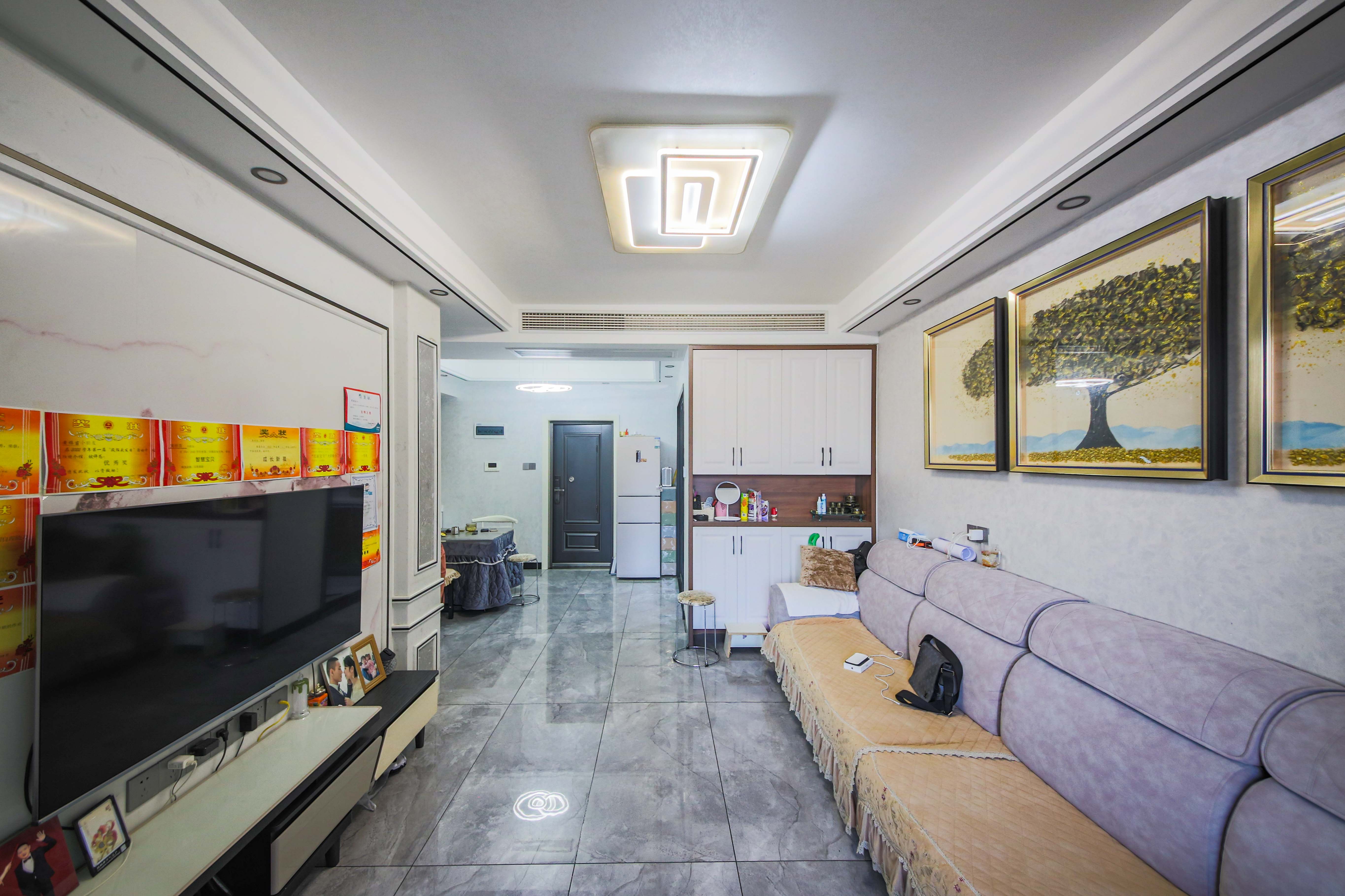 克拉美丽山庄(晟领国际)  3室2厅2卫    130.0万 克拉美丽山庄(晟领国际)  3室2厅2卫    130.0万客厅