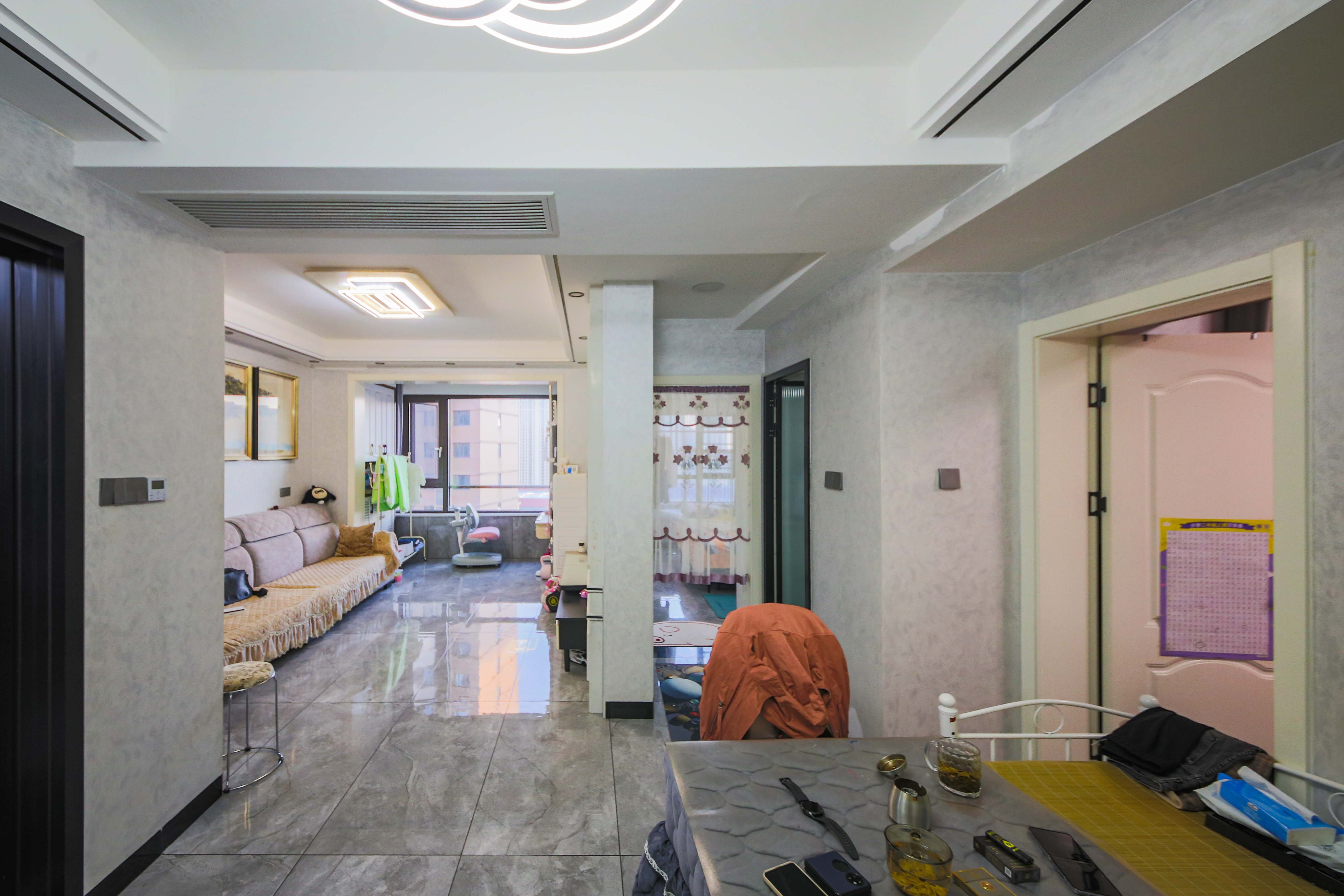 克拉美丽山庄(晟领国际)  3室2厅2卫    130.0万 克拉美丽山庄(晟领国际)  3室2厅2卫    130.0万客厅