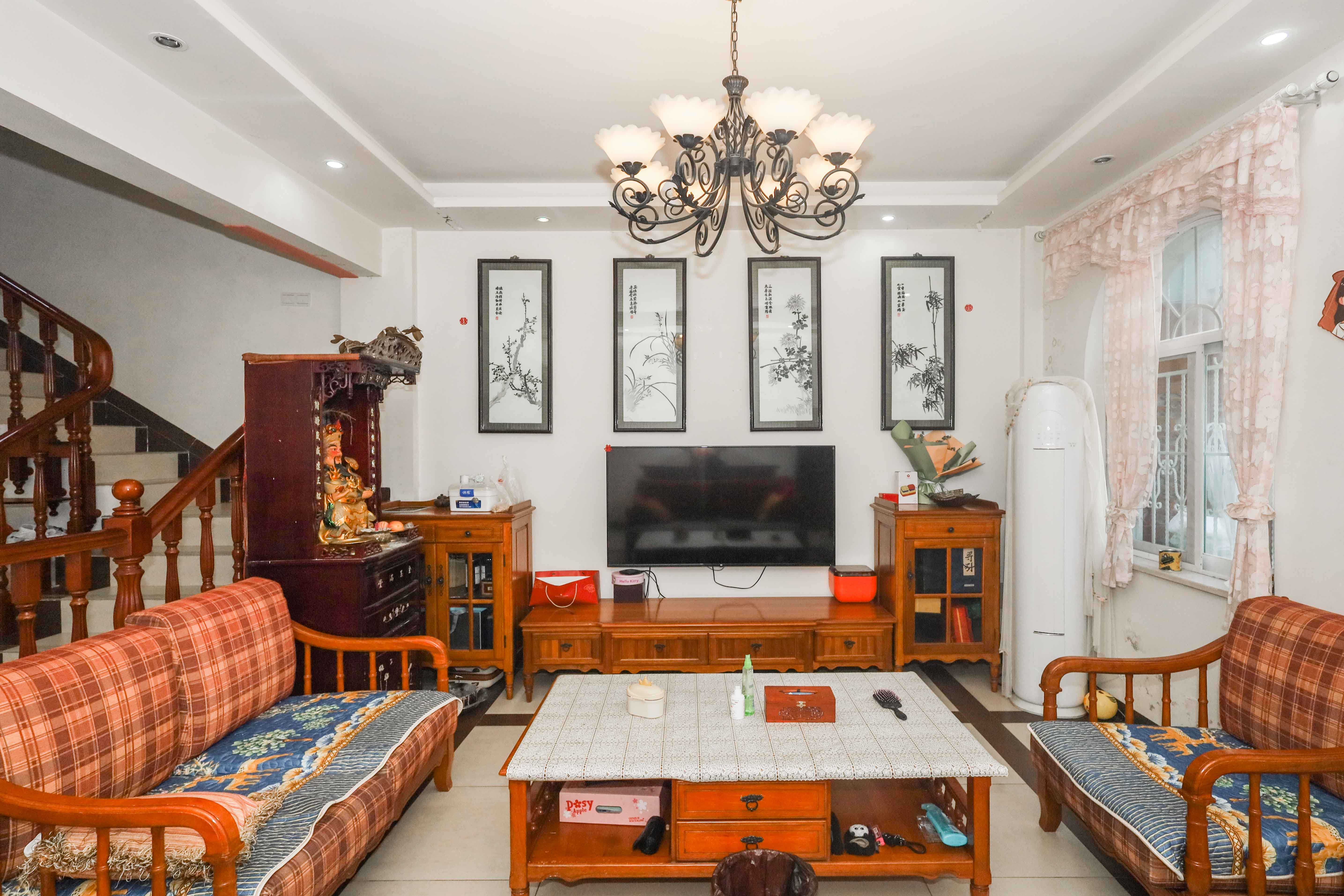 山水英伦  5室2厅5卫    300.0万 山水英伦  5室2厅5卫    300.0万