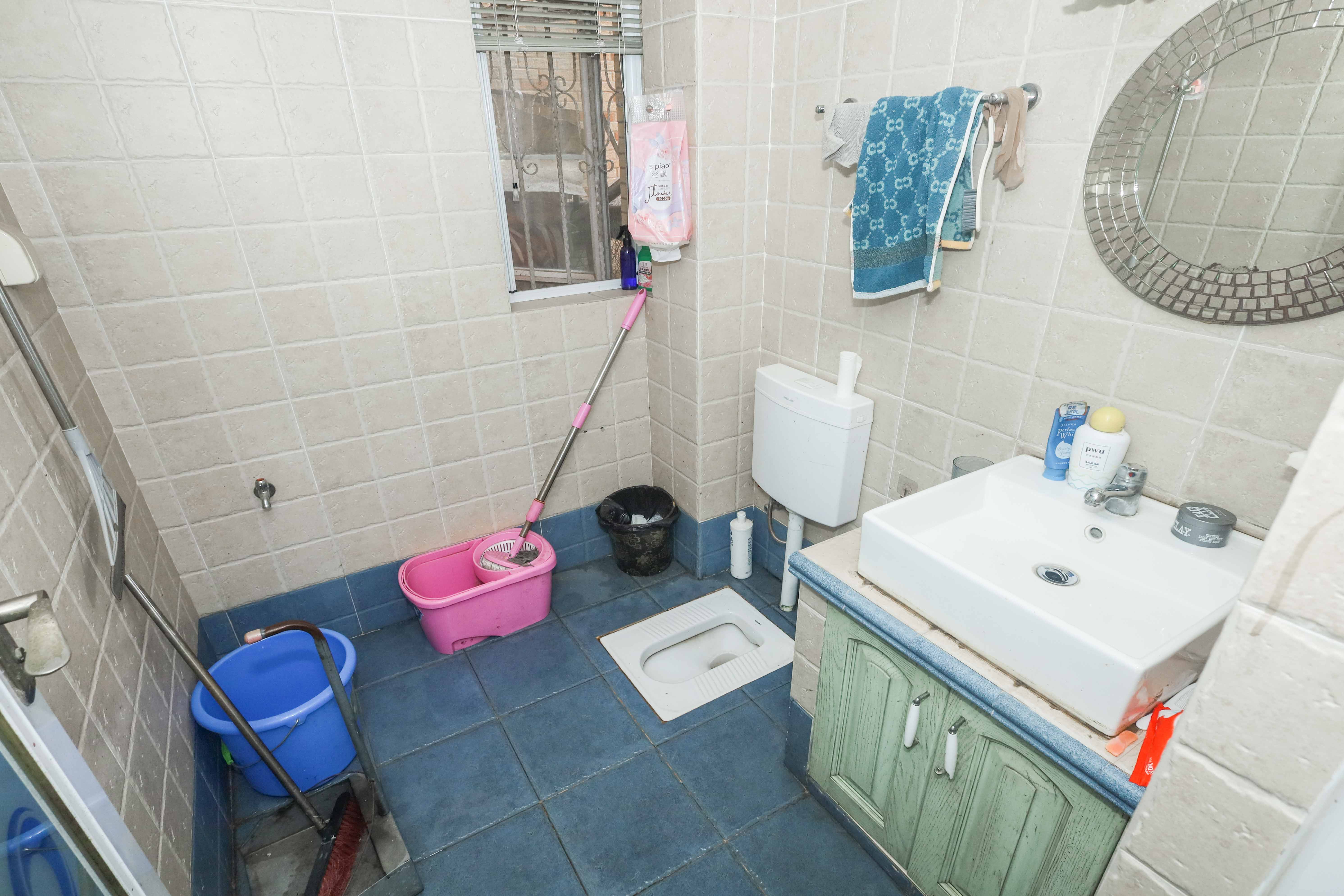 山水英伦  5室2厅5卫    300.0万 山水英伦  5室2厅5卫    300.0万卫生间