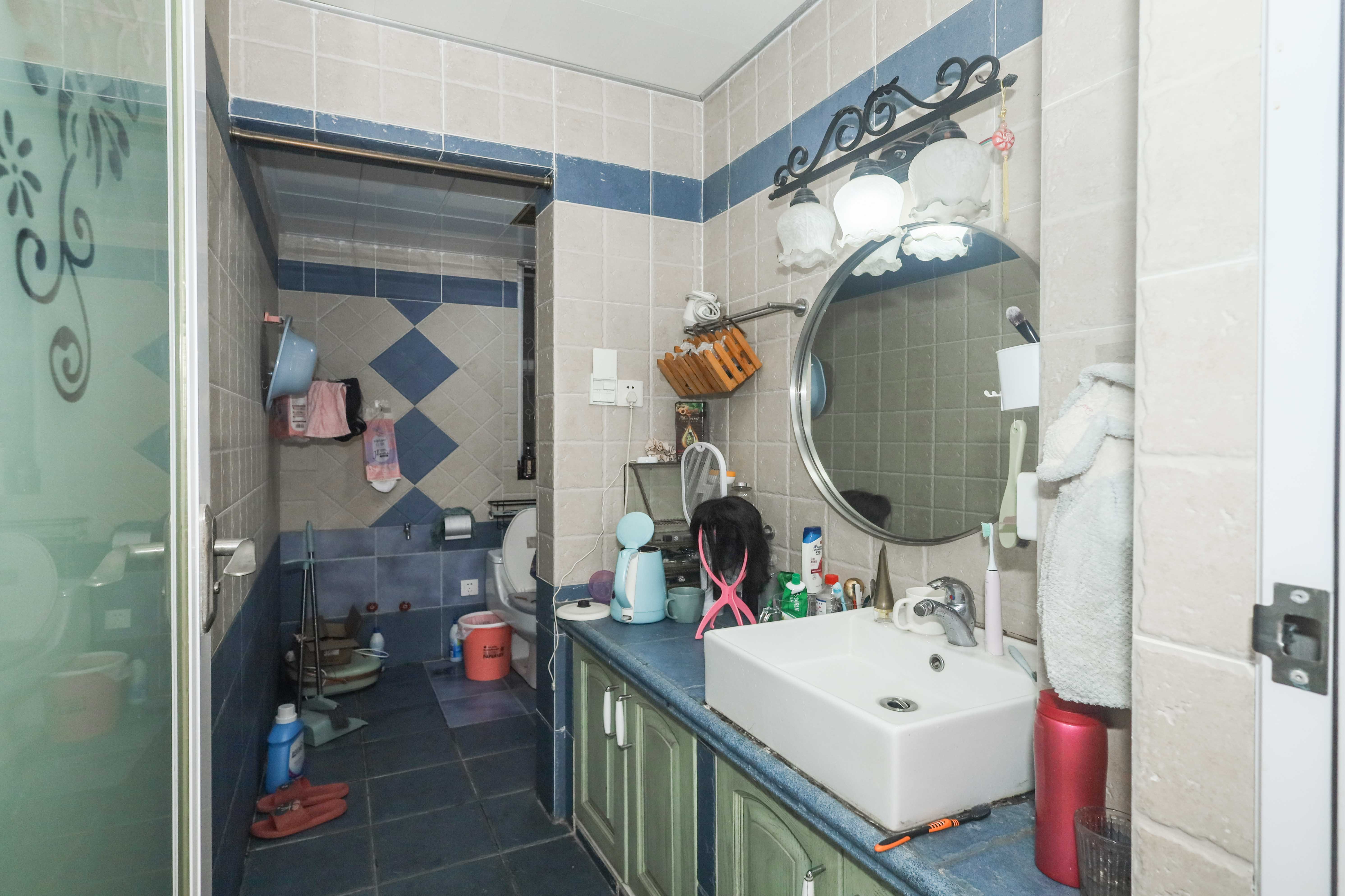 山水英伦  5室2厅5卫    300.0万 山水英伦  5室2厅5卫    300.0万卫生间