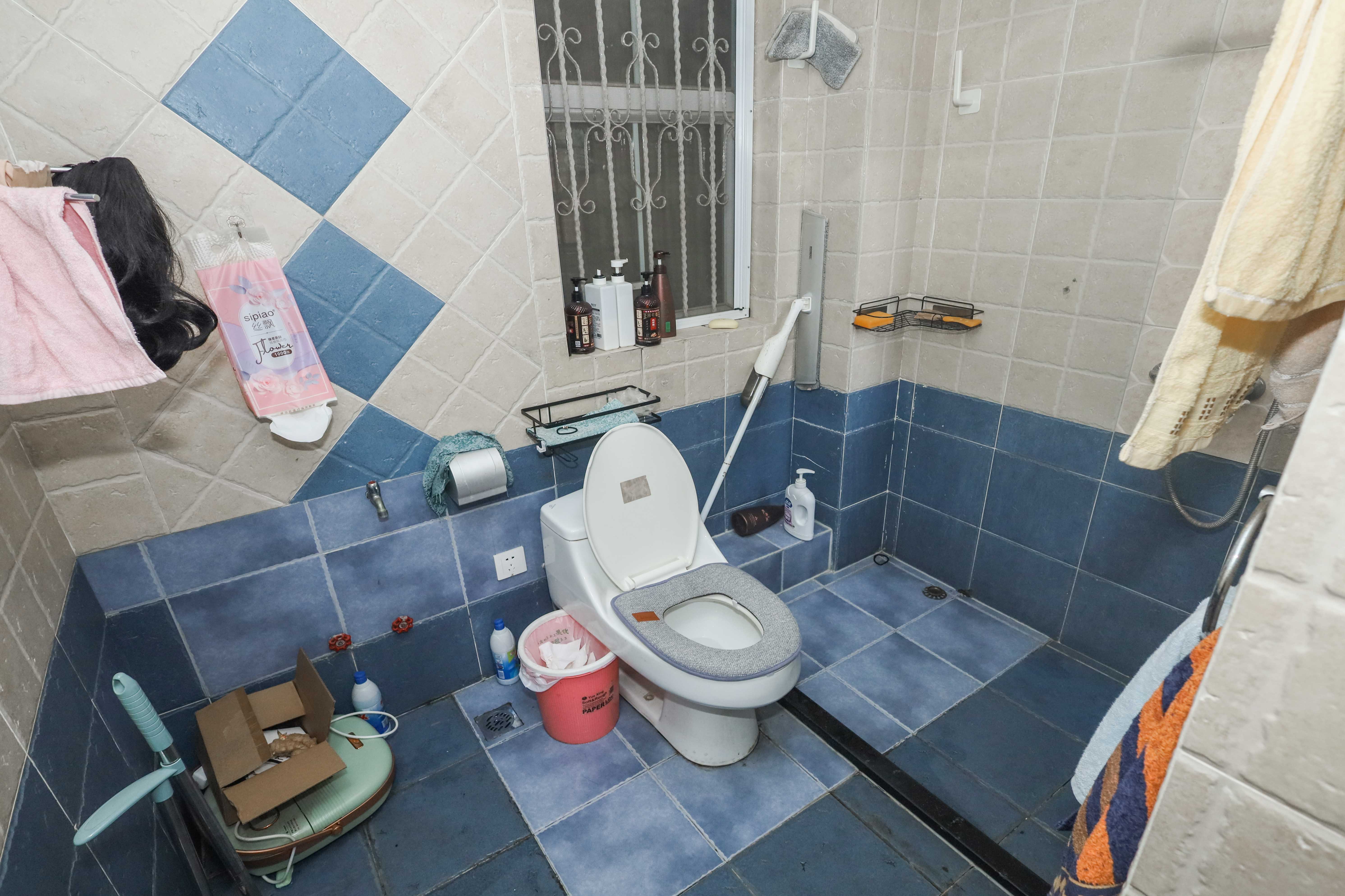 山水英伦  5室2厅5卫    300.0万 山水英伦  5室2厅5卫    300.0万卫生间