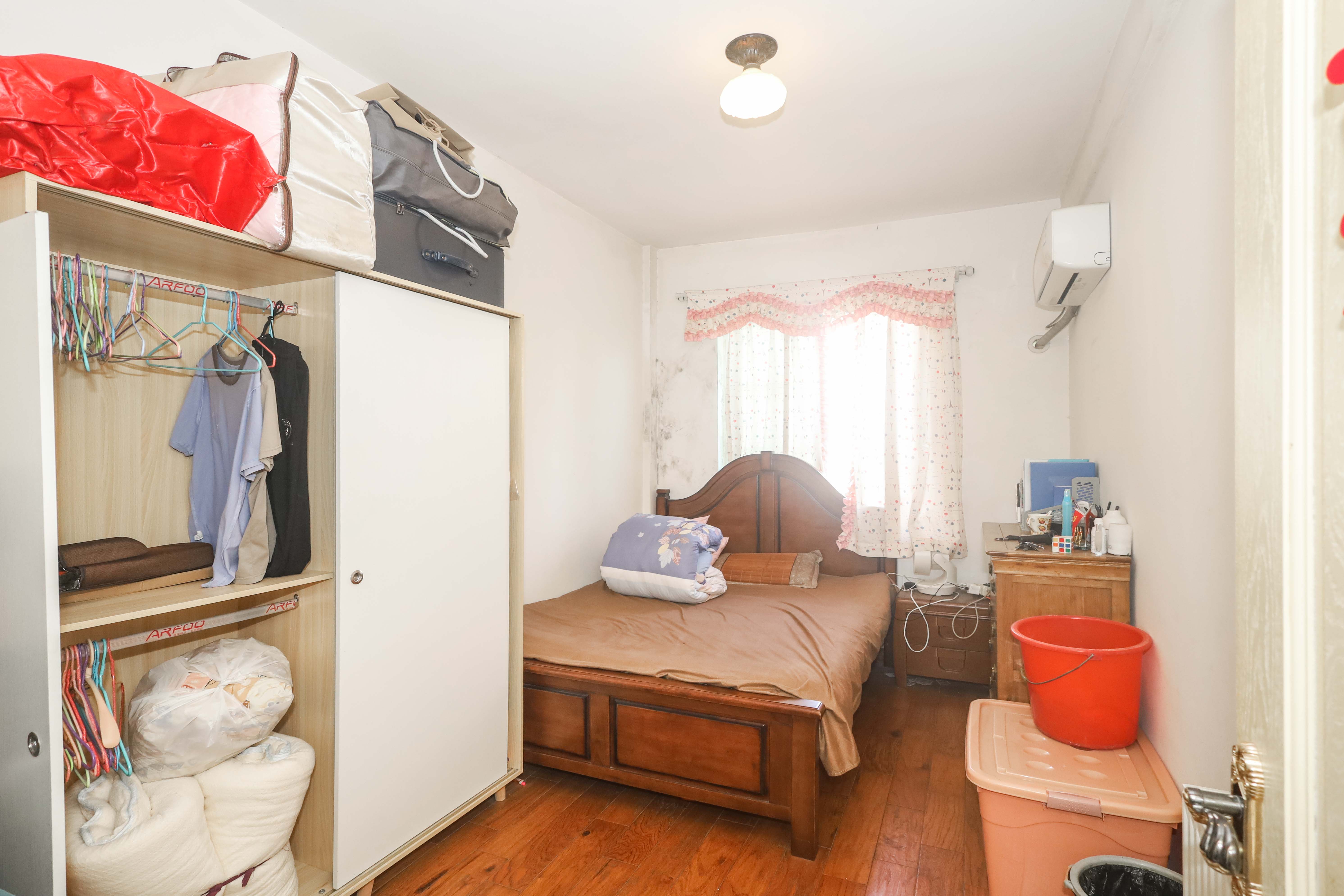 山水英伦  5室2厅5卫    300.0万 山水英伦  5室2厅5卫    300.0万卧室