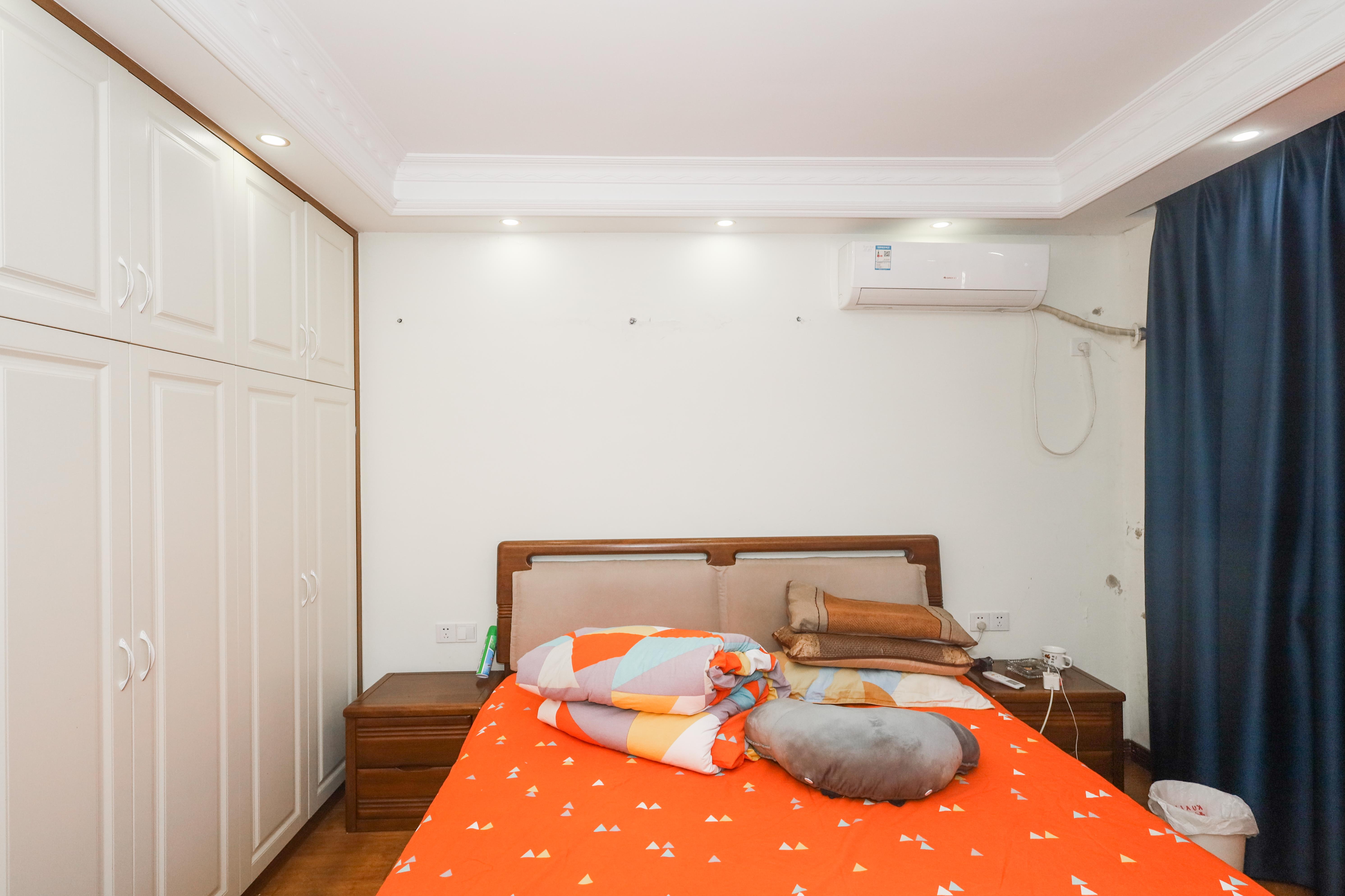 山水英伦  5室2厅5卫    300.0万 山水英伦  5室2厅5卫    300.0万卧室