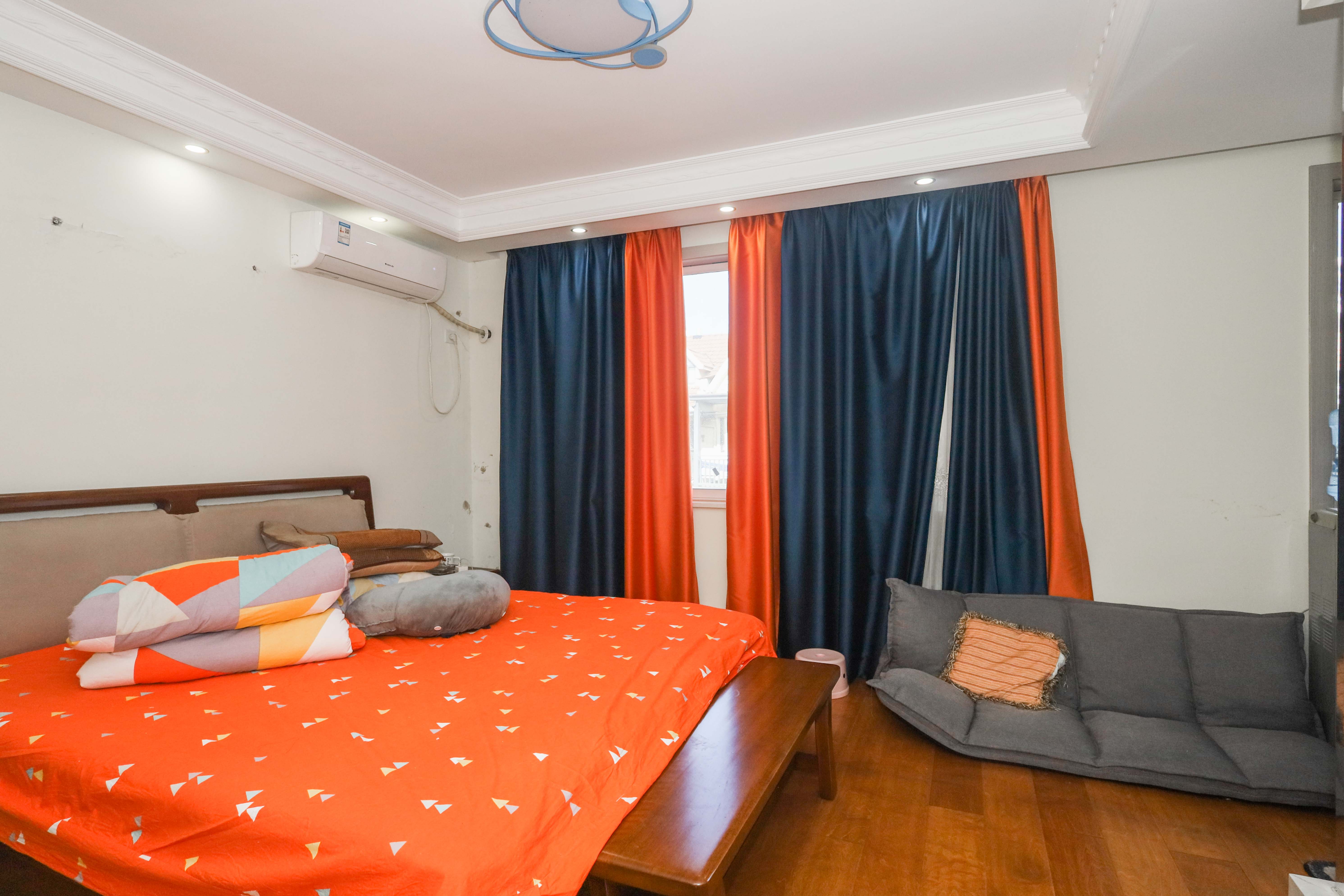 山水英伦  5室2厅5卫    300.0万 山水英伦  5室2厅5卫    300.0万卧室