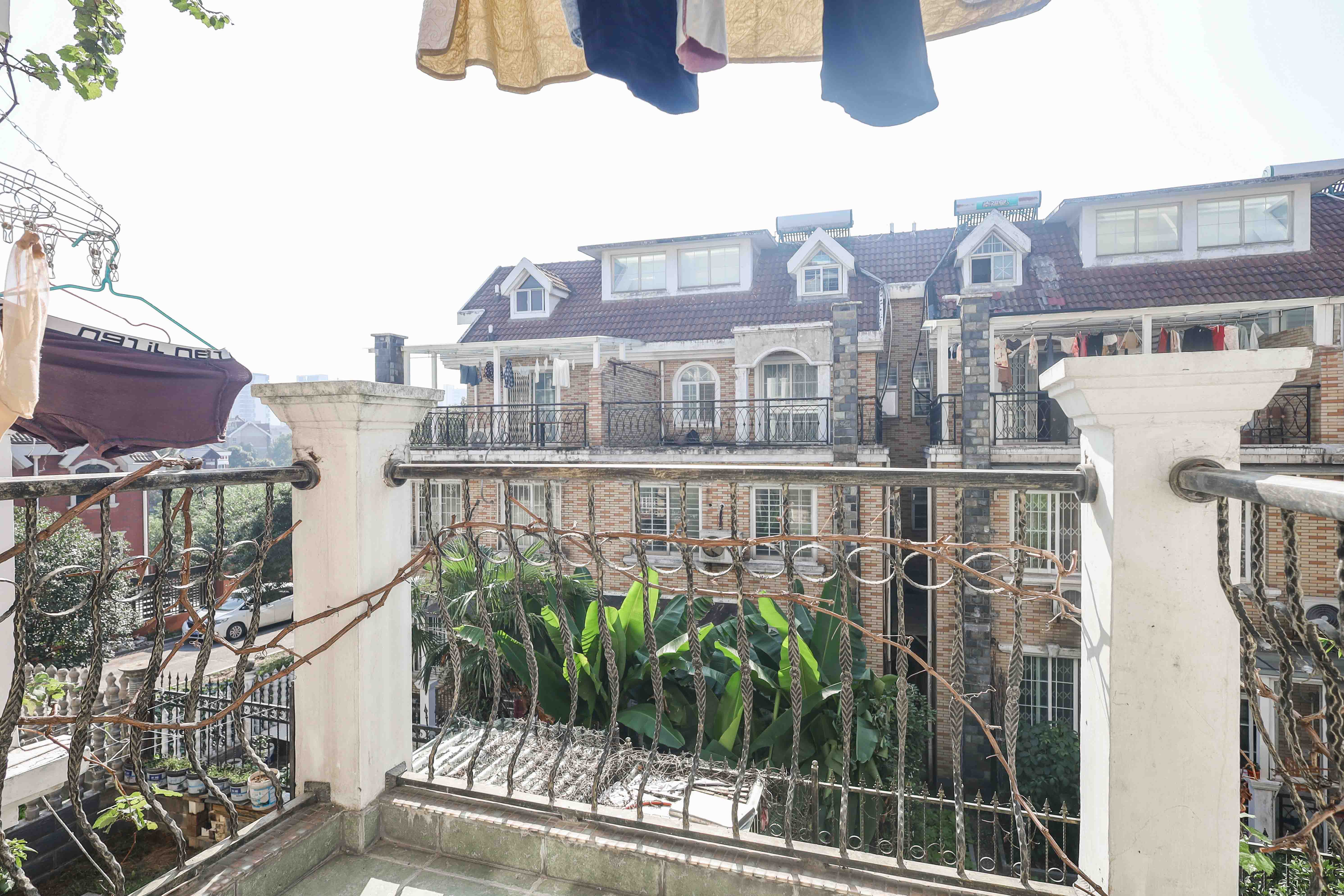 山水英伦  5室2厅5卫    300.0万 山水英伦  5室2厅5卫    300.0万阳台