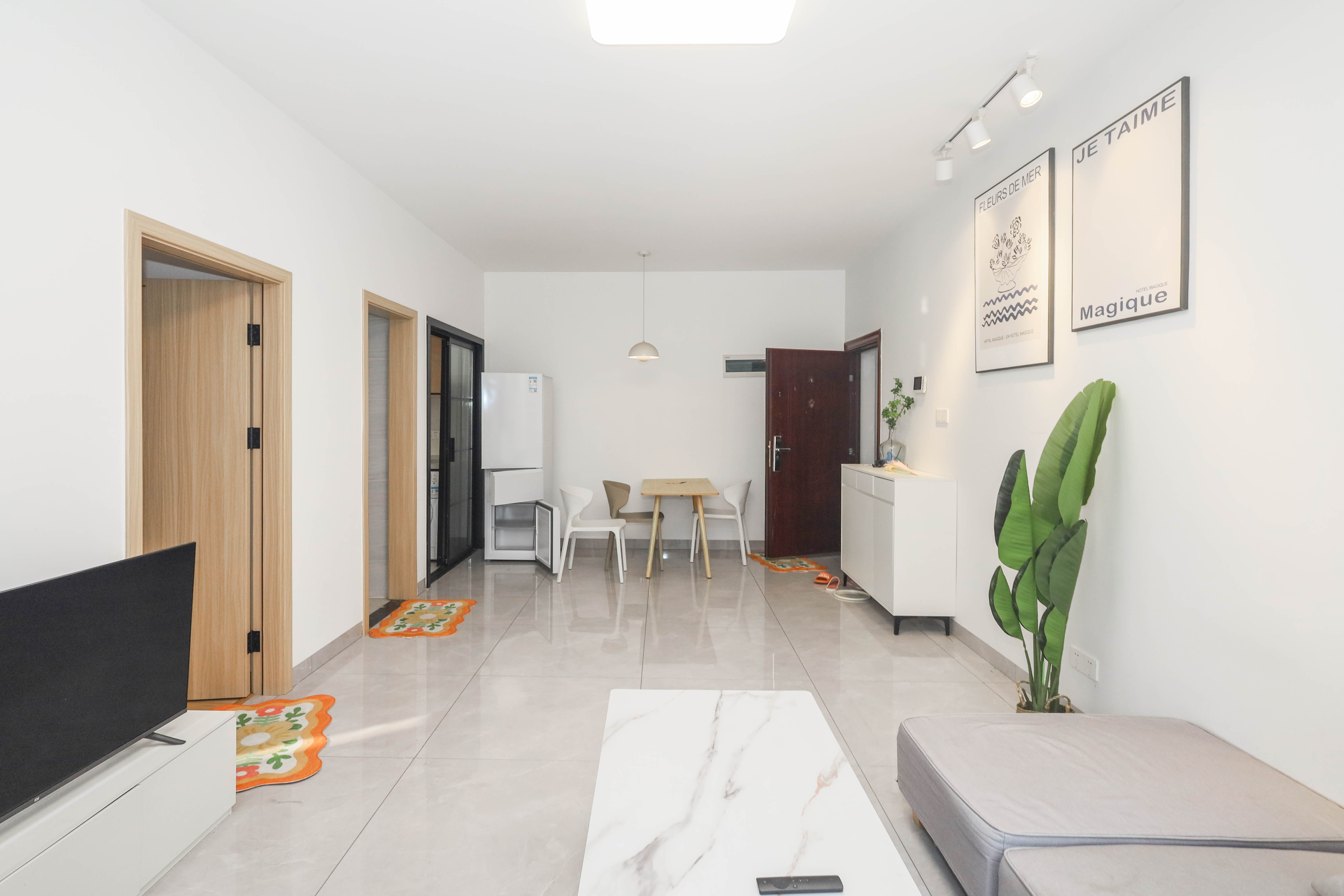 麓谷星辰 2室1厅1卫 65.0万 麓谷星辰 2室1厅1卫 65.0万客厅