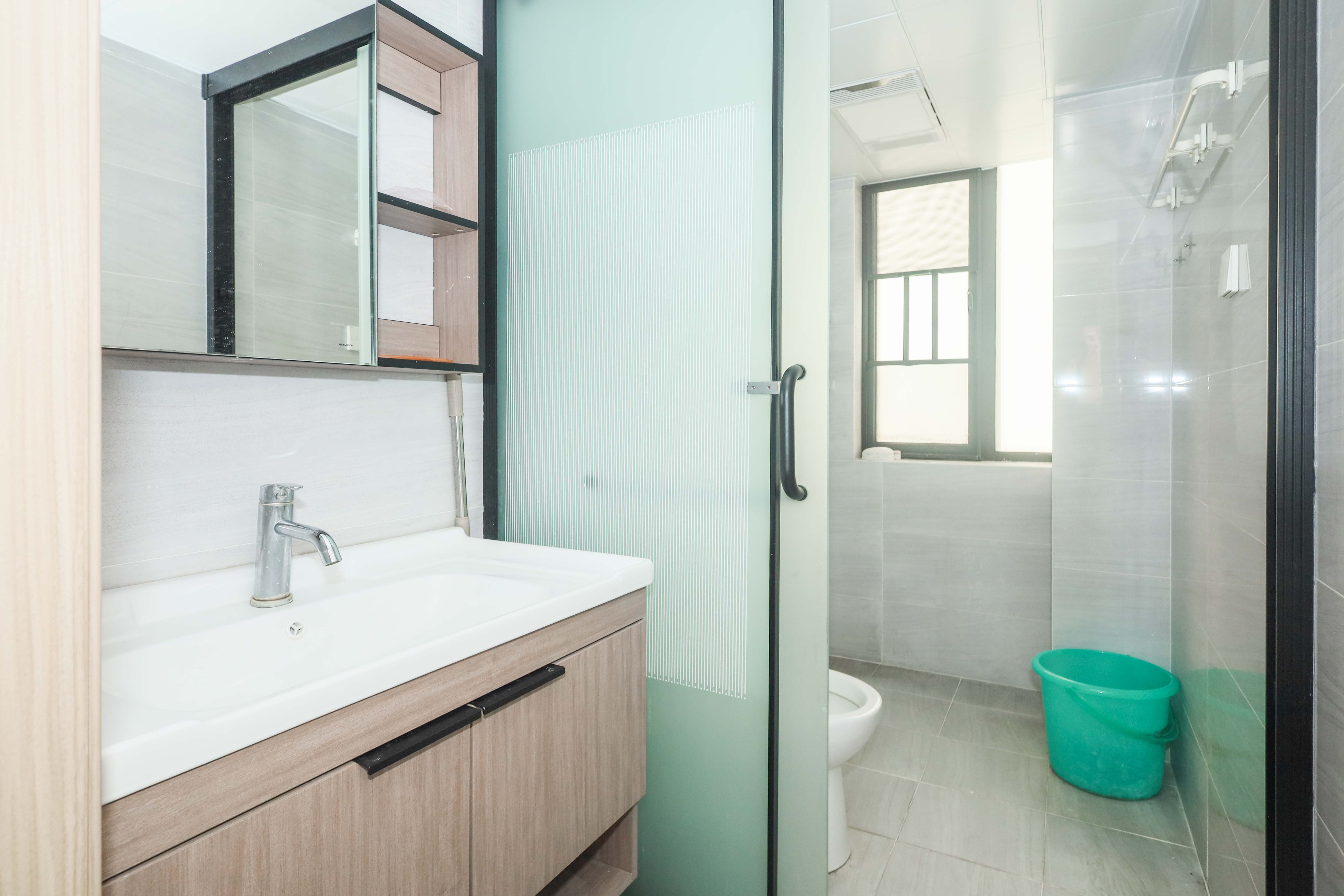 麓谷星辰 2室1厅1卫 65.0万 麓谷星辰 2室1厅1卫 65.0万卫生间