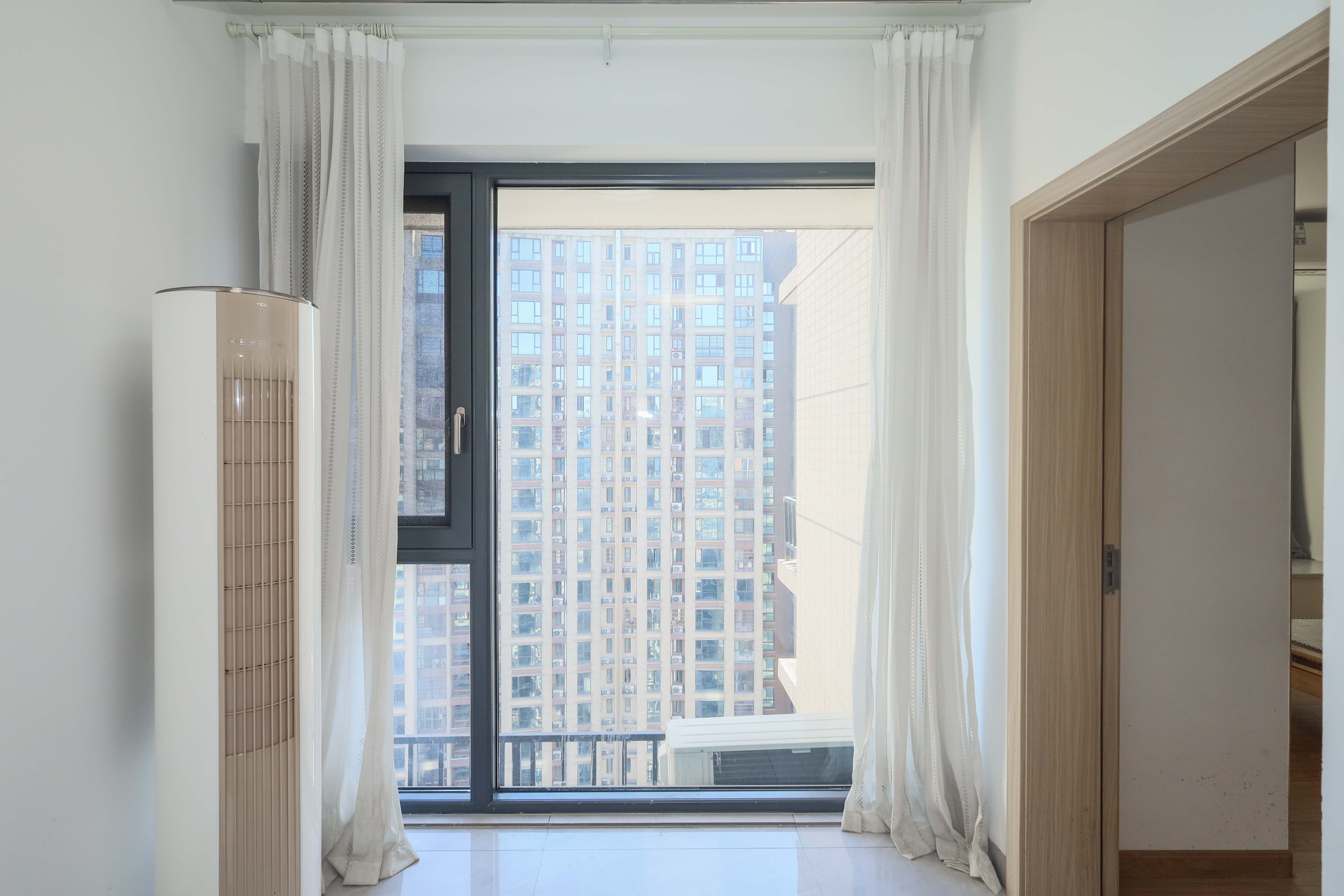 麓谷星辰 2室1厅1卫 65.0万 麓谷星辰 2室1厅1卫 65.0万阳台