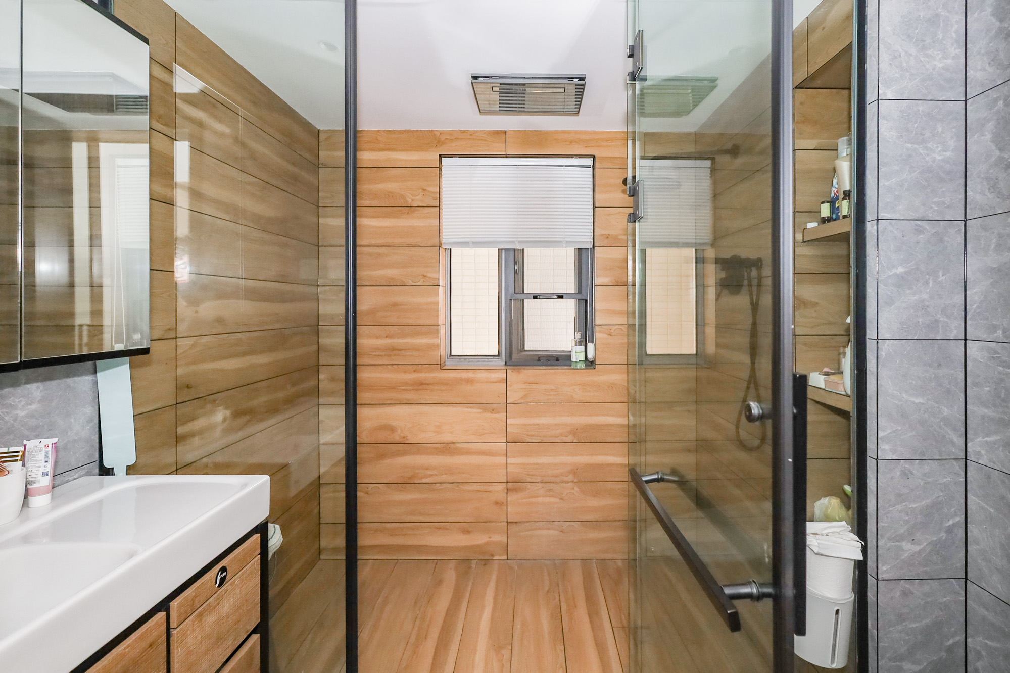 八方小区B区 3室2厅2卫 380.0万 八方小区B区 3室2厅2卫 380.0万卫生间