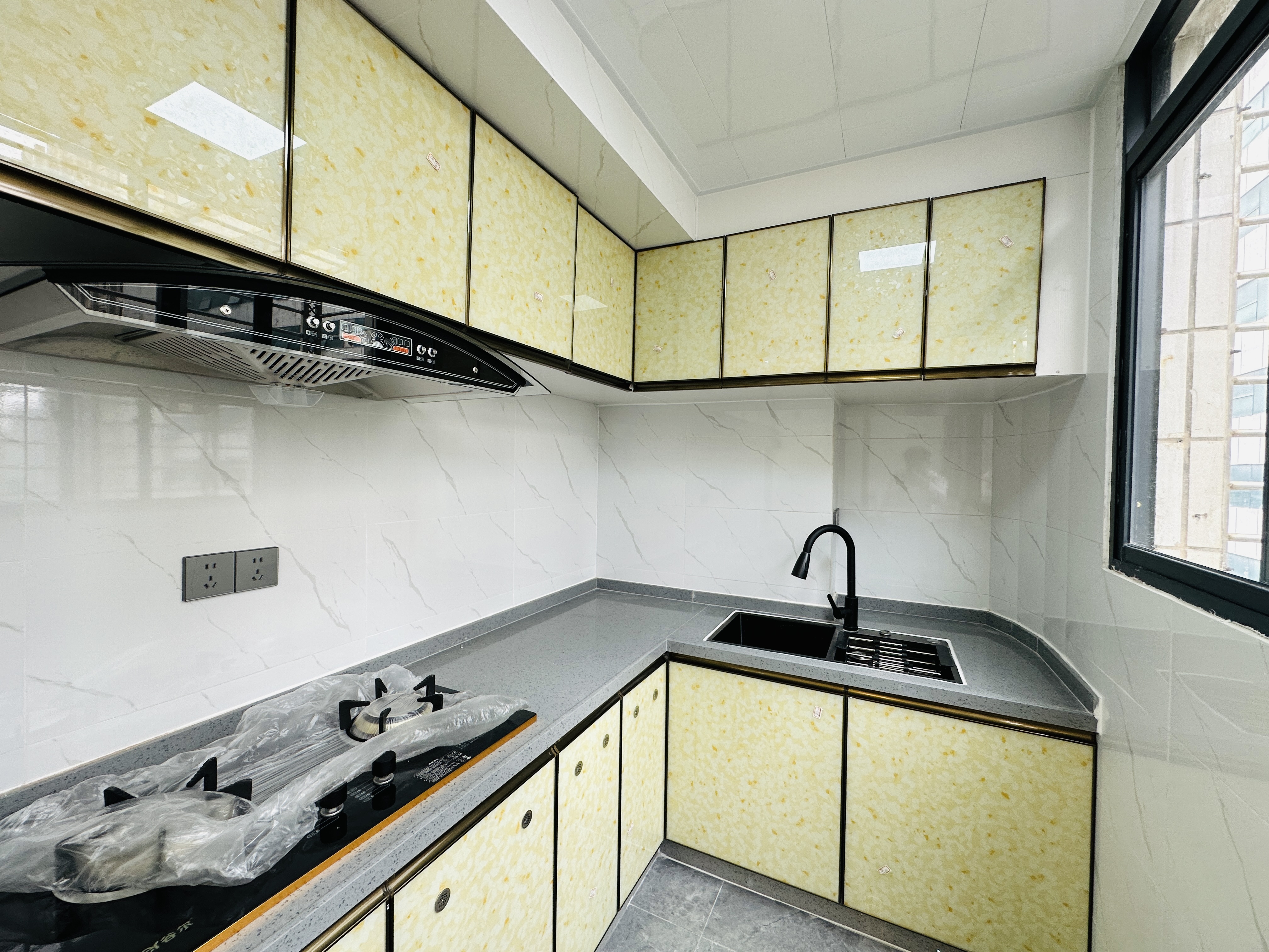 中机公寓 3室2厅1卫 112.0万 中机公寓 3室2厅1卫 112.0万厨房