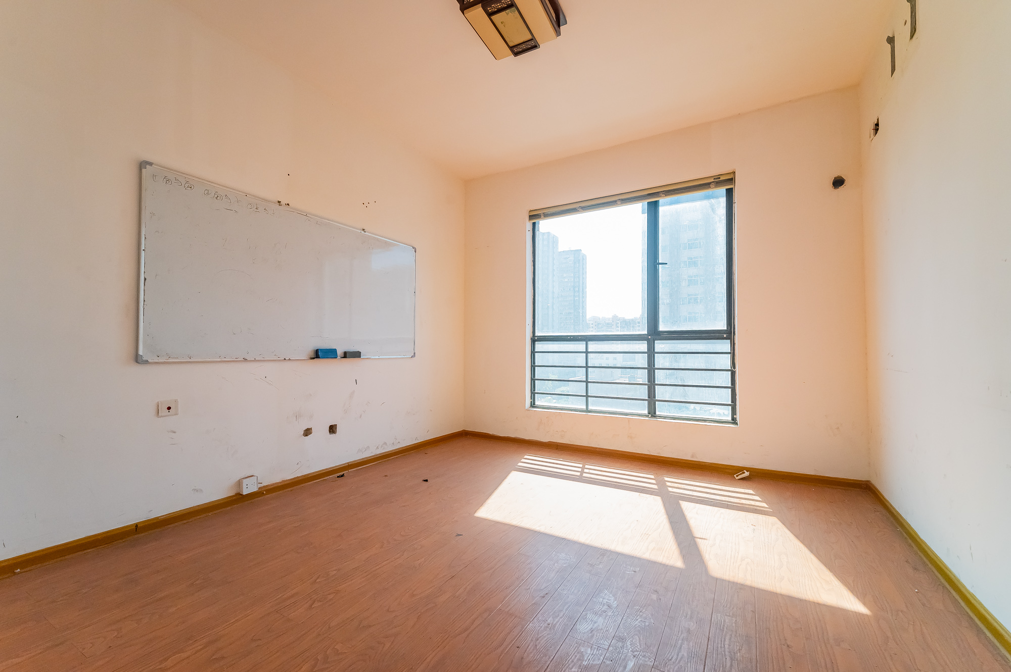 尚城 2室2厅1卫 55.0万 尚城 2室2厅1卫 55.0万卧室