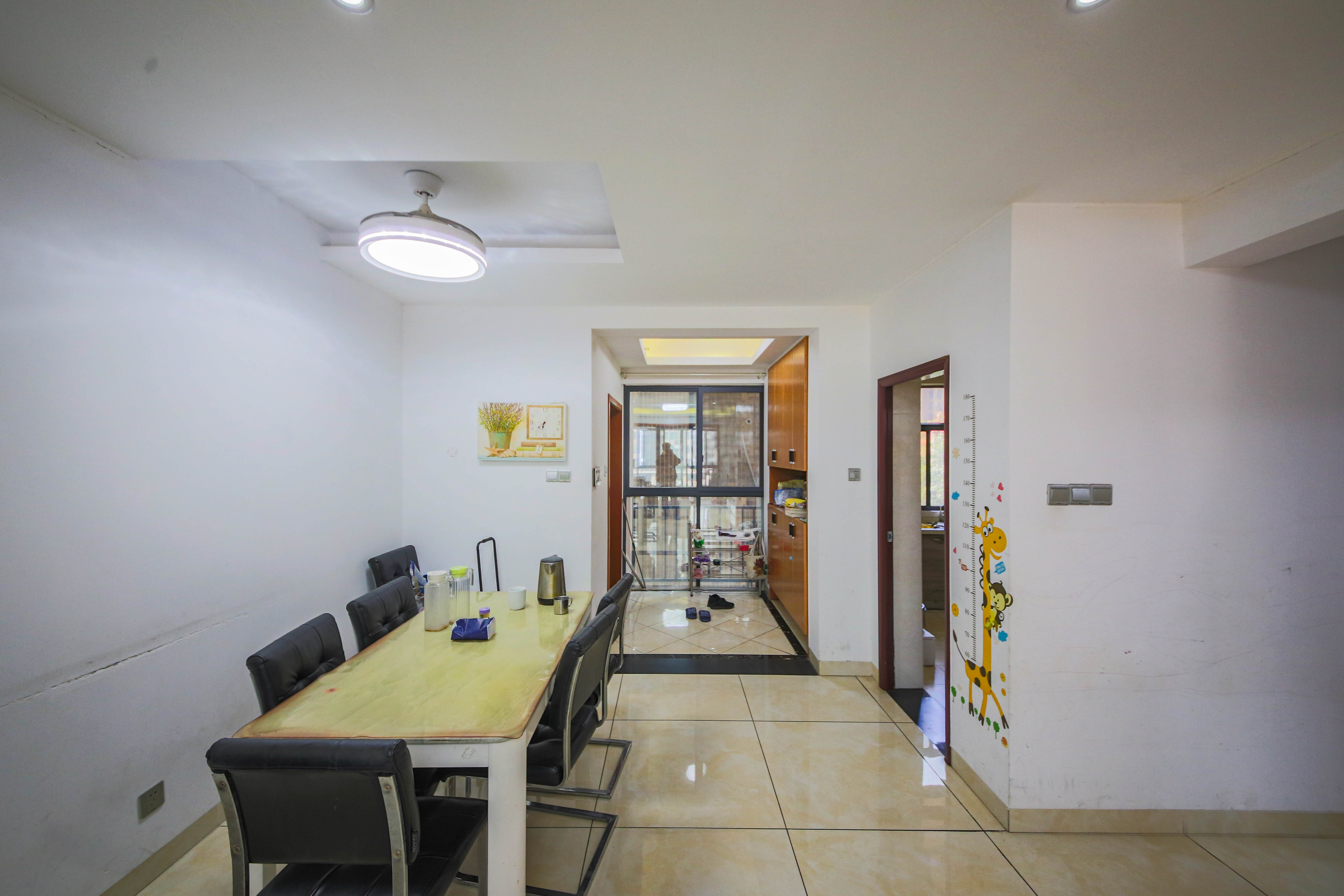 中南红领邦(红星嘉和苑)  3室2厅2卫    108.0万 中南红领邦(红星嘉和苑)  3室2厅2卫    108.0万客厅