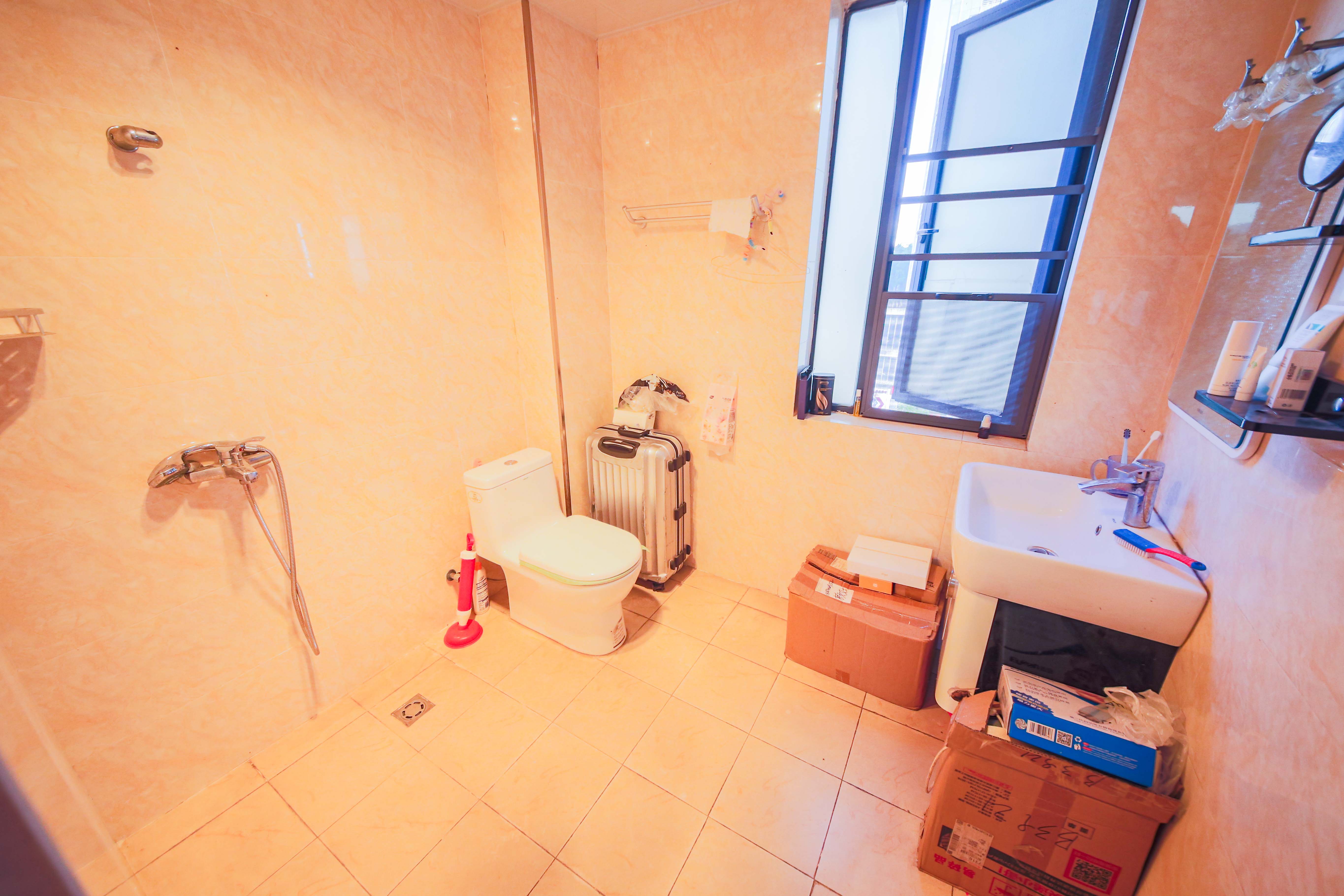 中南红领邦(红星嘉和苑)  3室2厅2卫    108.0万 中南红领邦(红星嘉和苑)  3室2厅2卫    108.0万卫生间