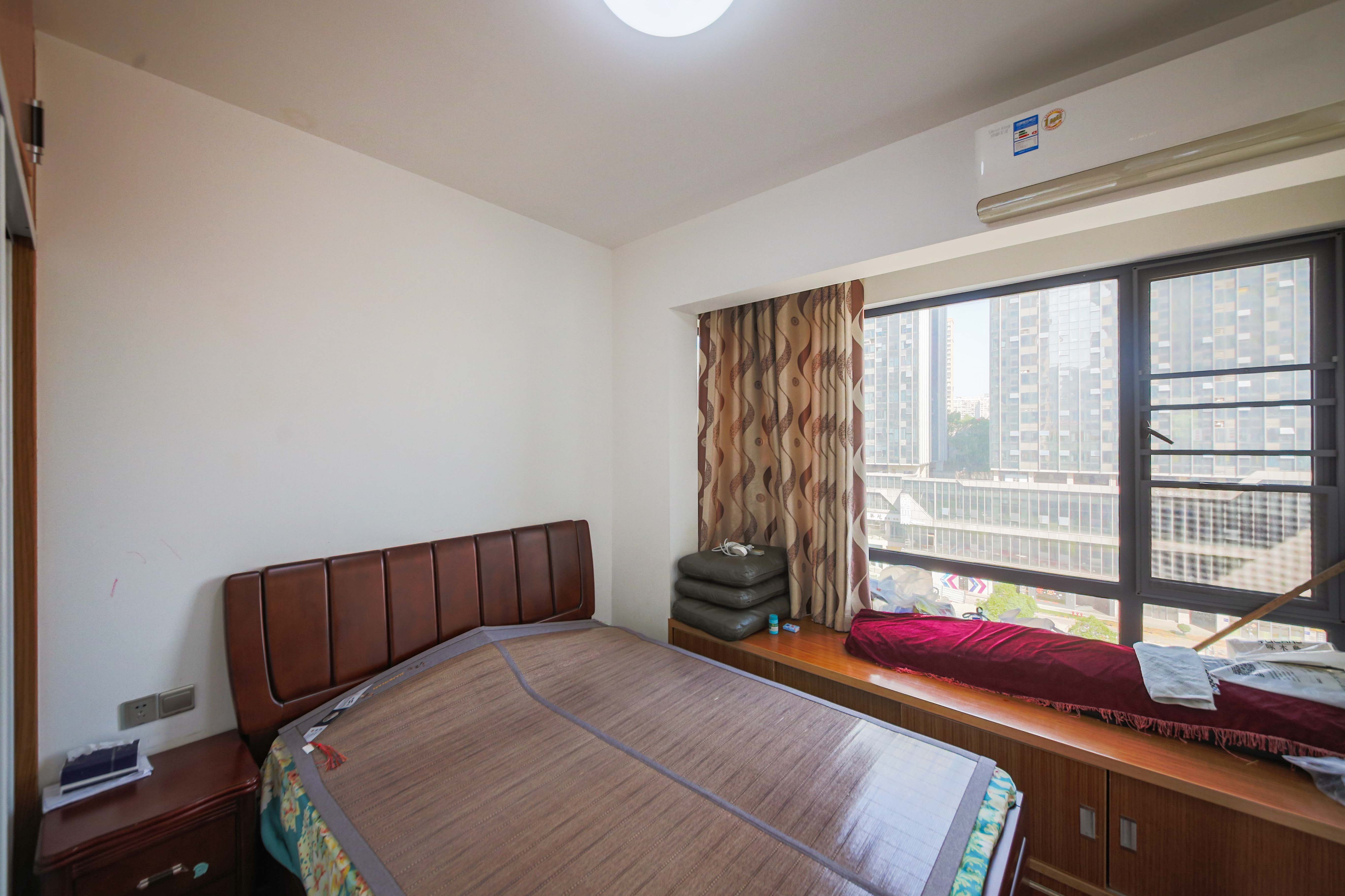 中南红领邦(红星嘉和苑)  3室2厅2卫    108.0万 中南红领邦(红星嘉和苑)  3室2厅2卫    108.0万卧室