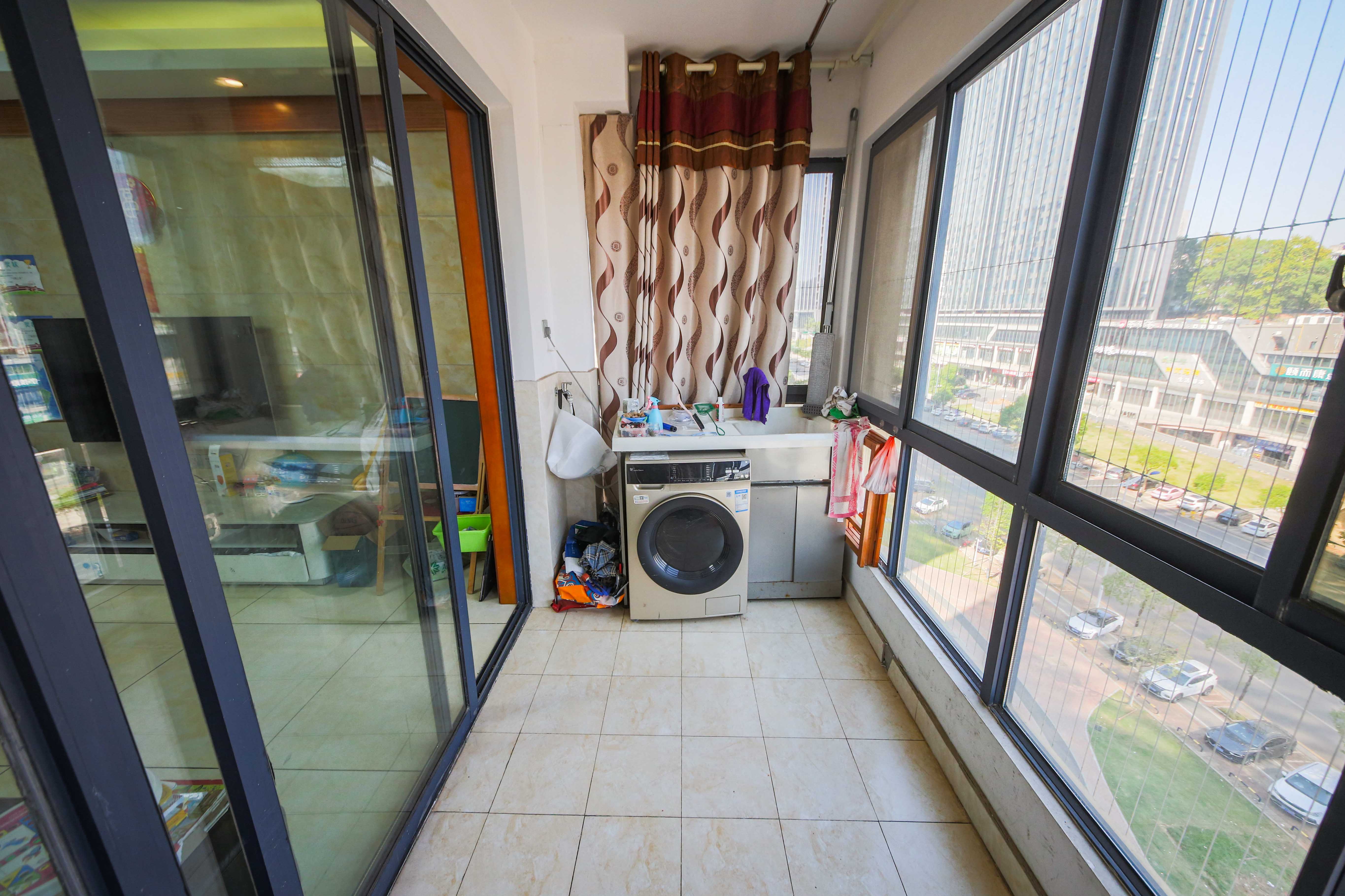 中南红领邦(红星嘉和苑)  3室2厅2卫    108.0万 中南红领邦(红星嘉和苑)  3室2厅2卫    108.0万阳台